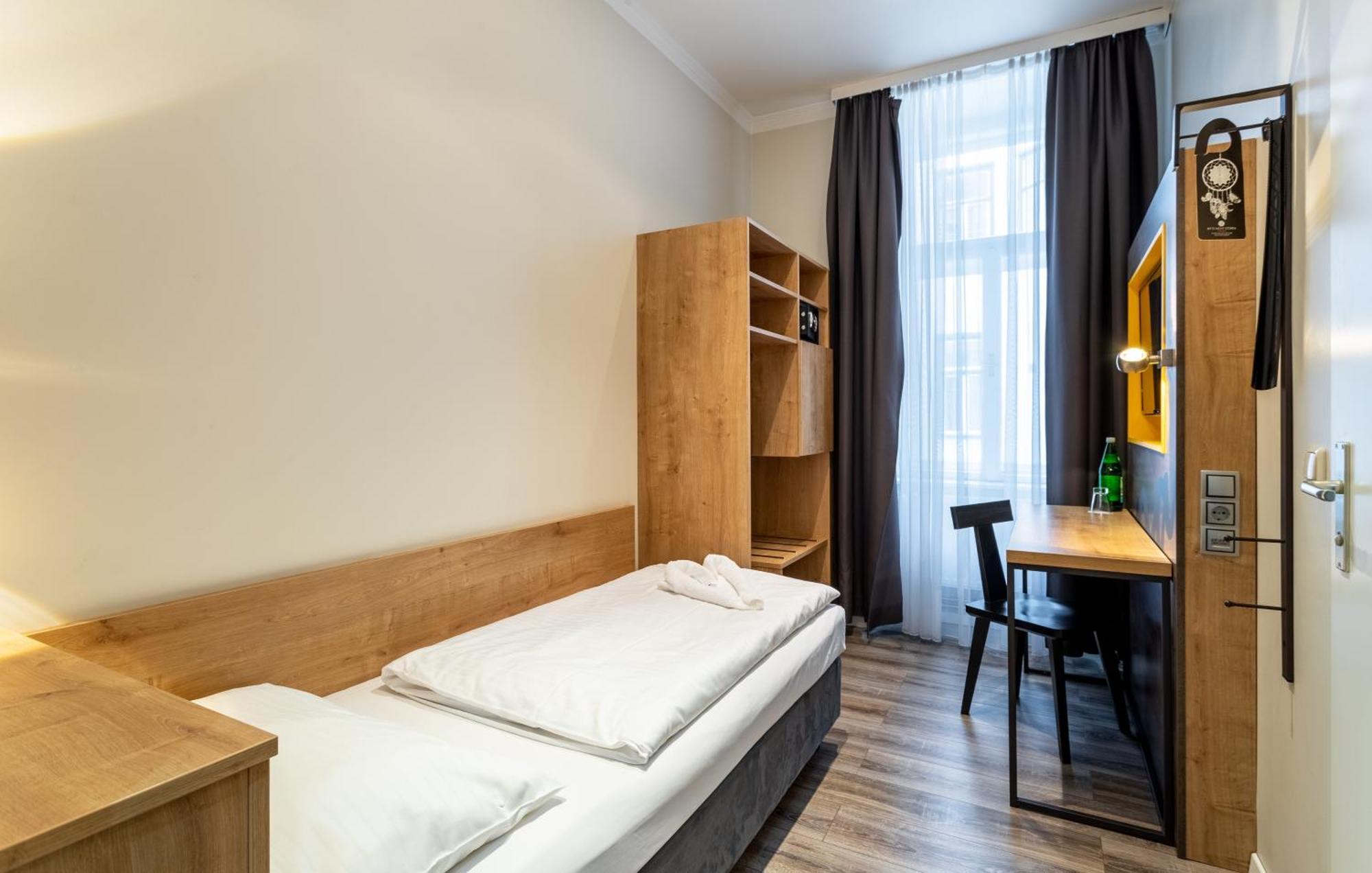 Single Room,1516415611:JPEG