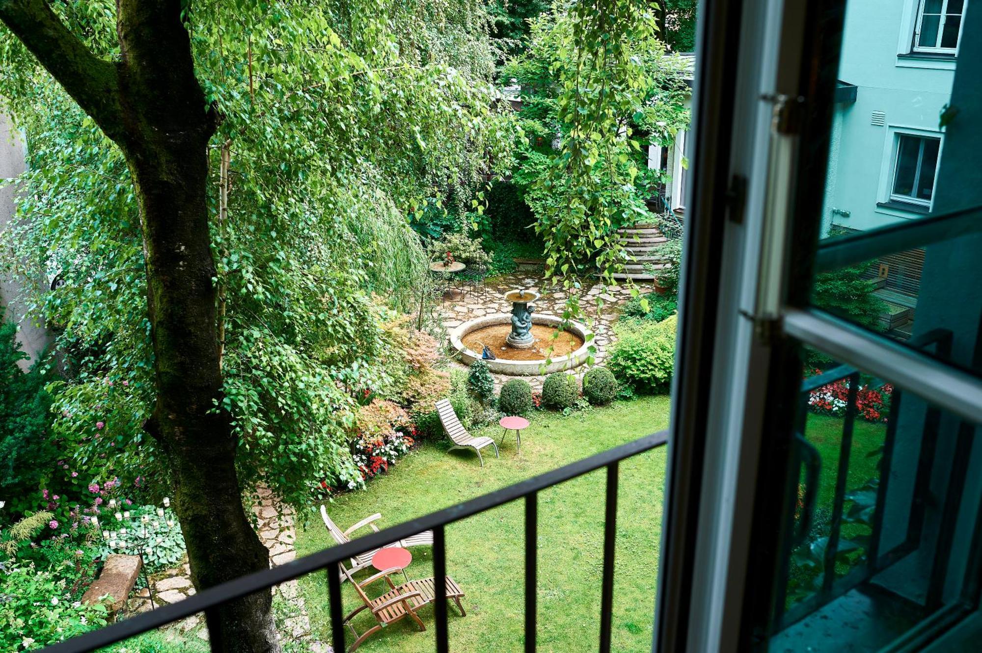 Small Double Room Cosy Garden,1632987576:JPEG