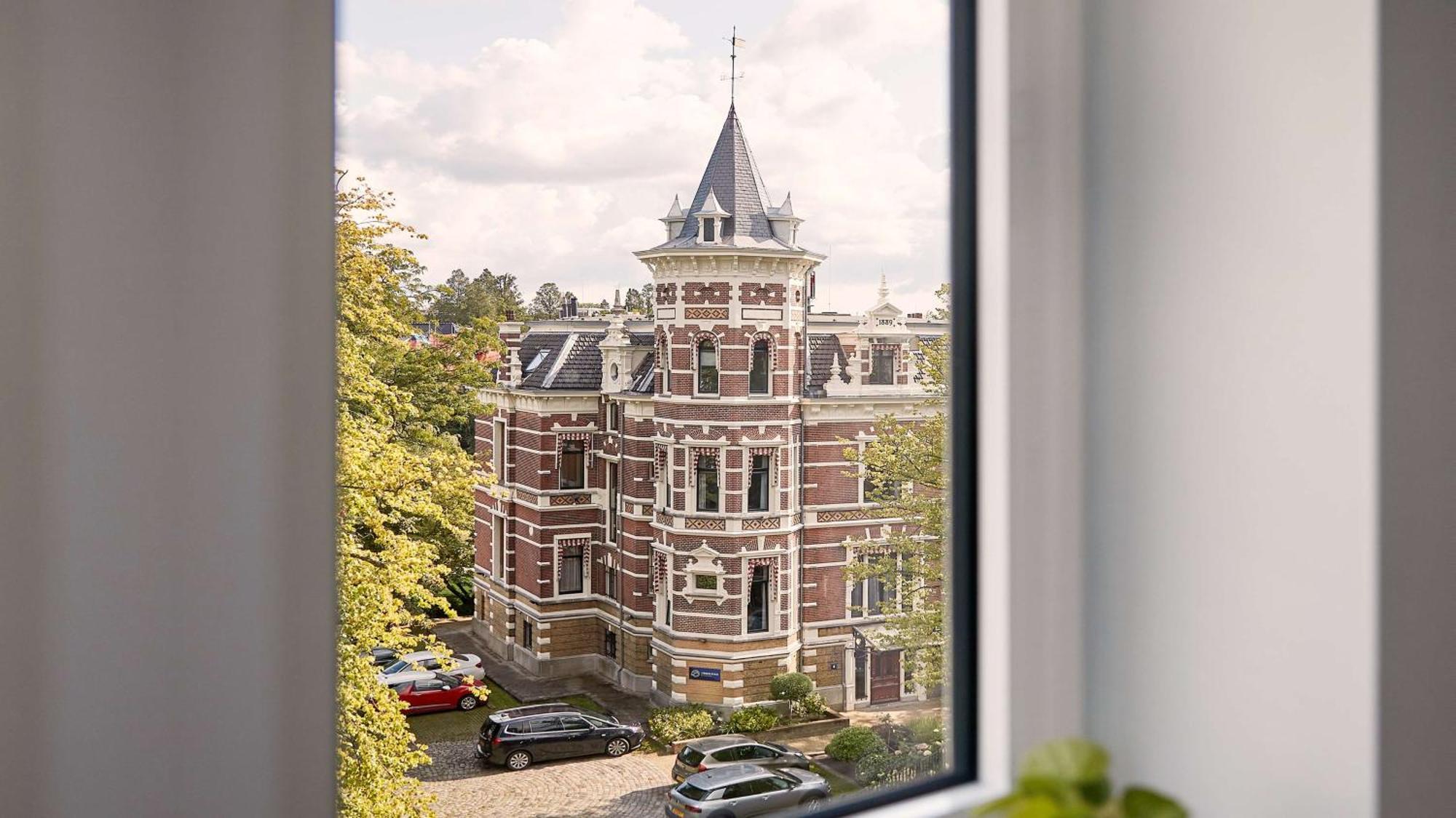 Deluxe King Room Garden View