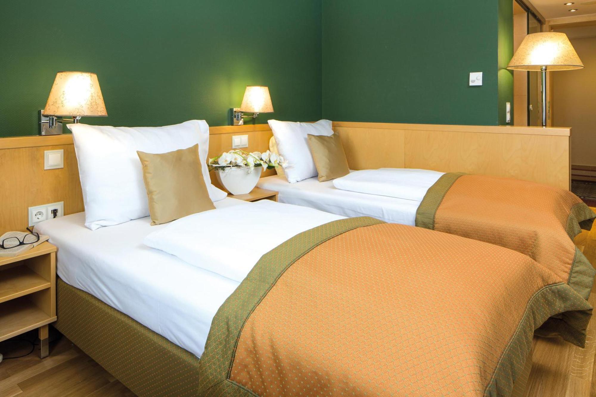 Twin Room,1516432339:JPEG