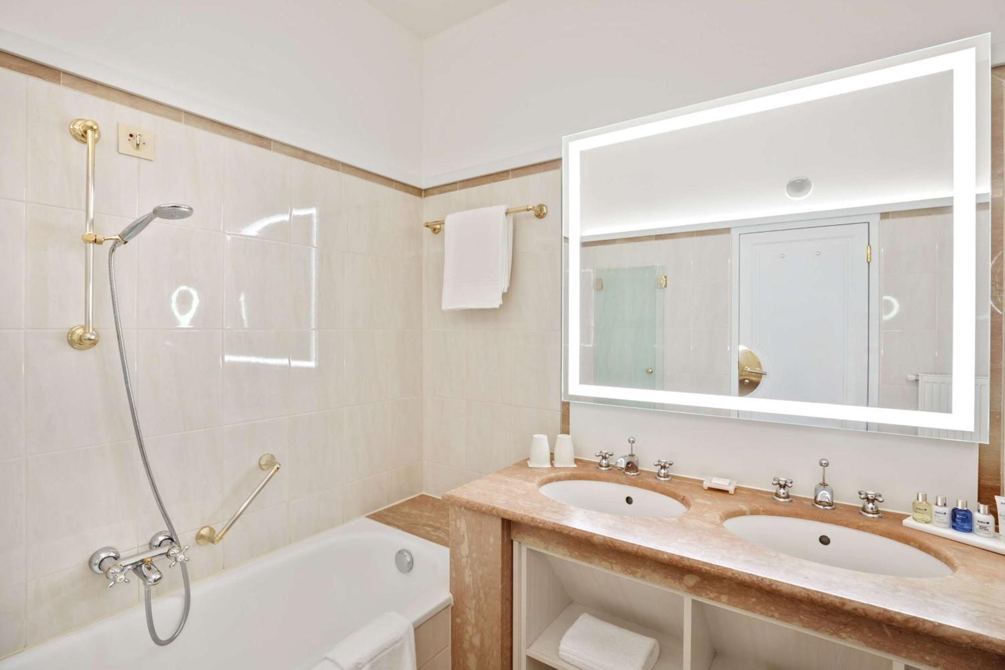 One-Bedroom Suite