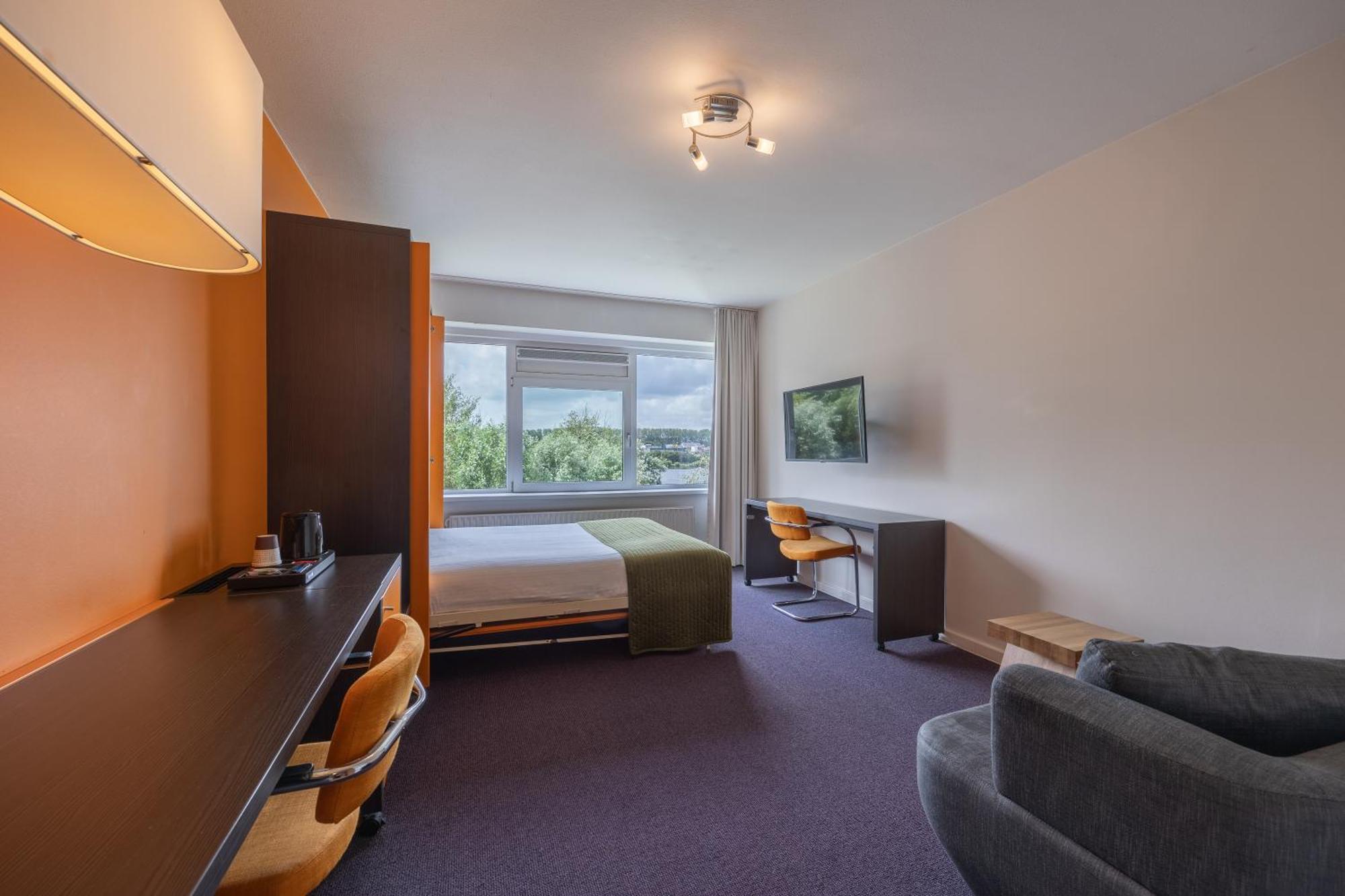Single Room Waterfront
