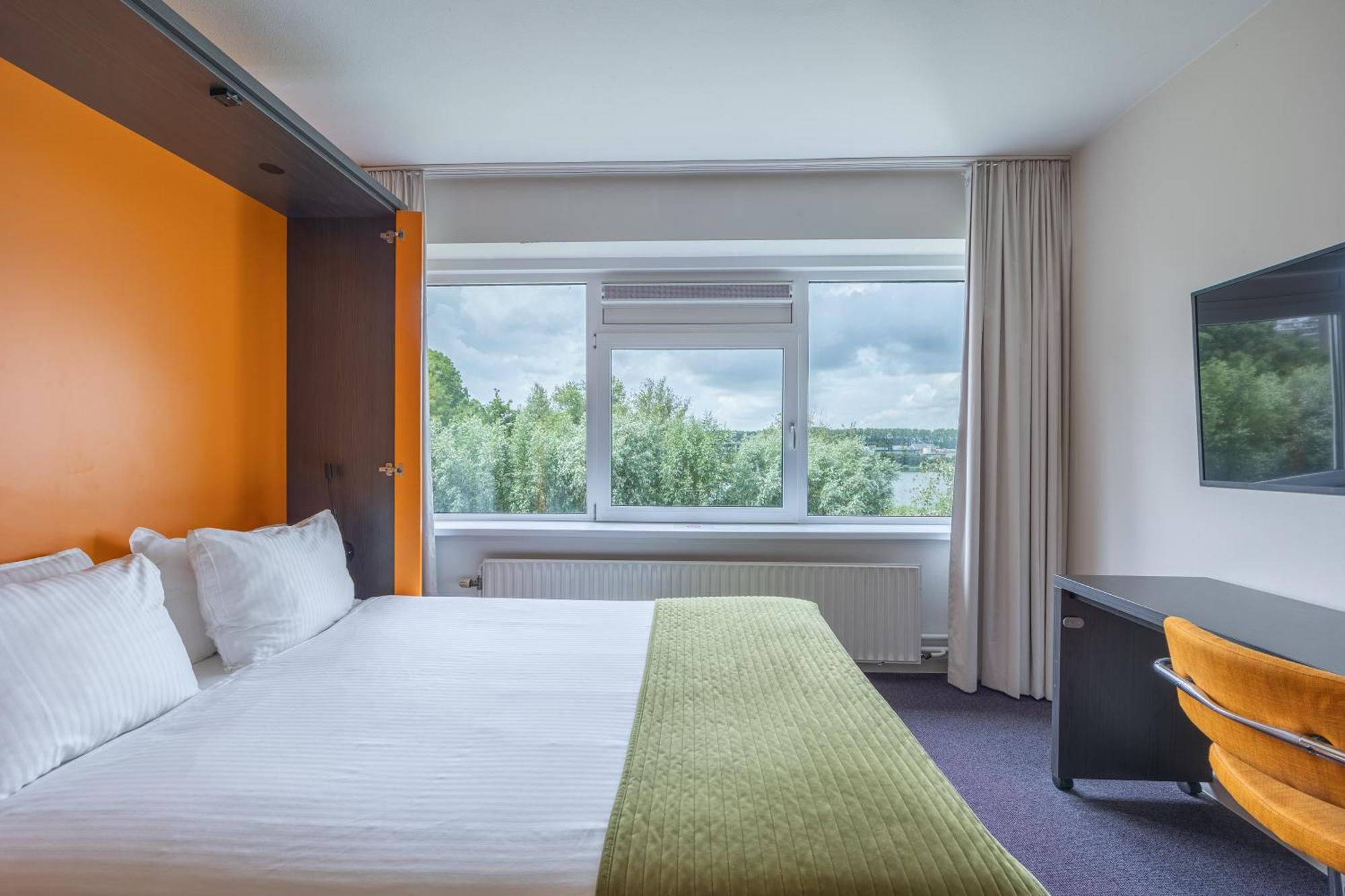 Single Room Waterfront