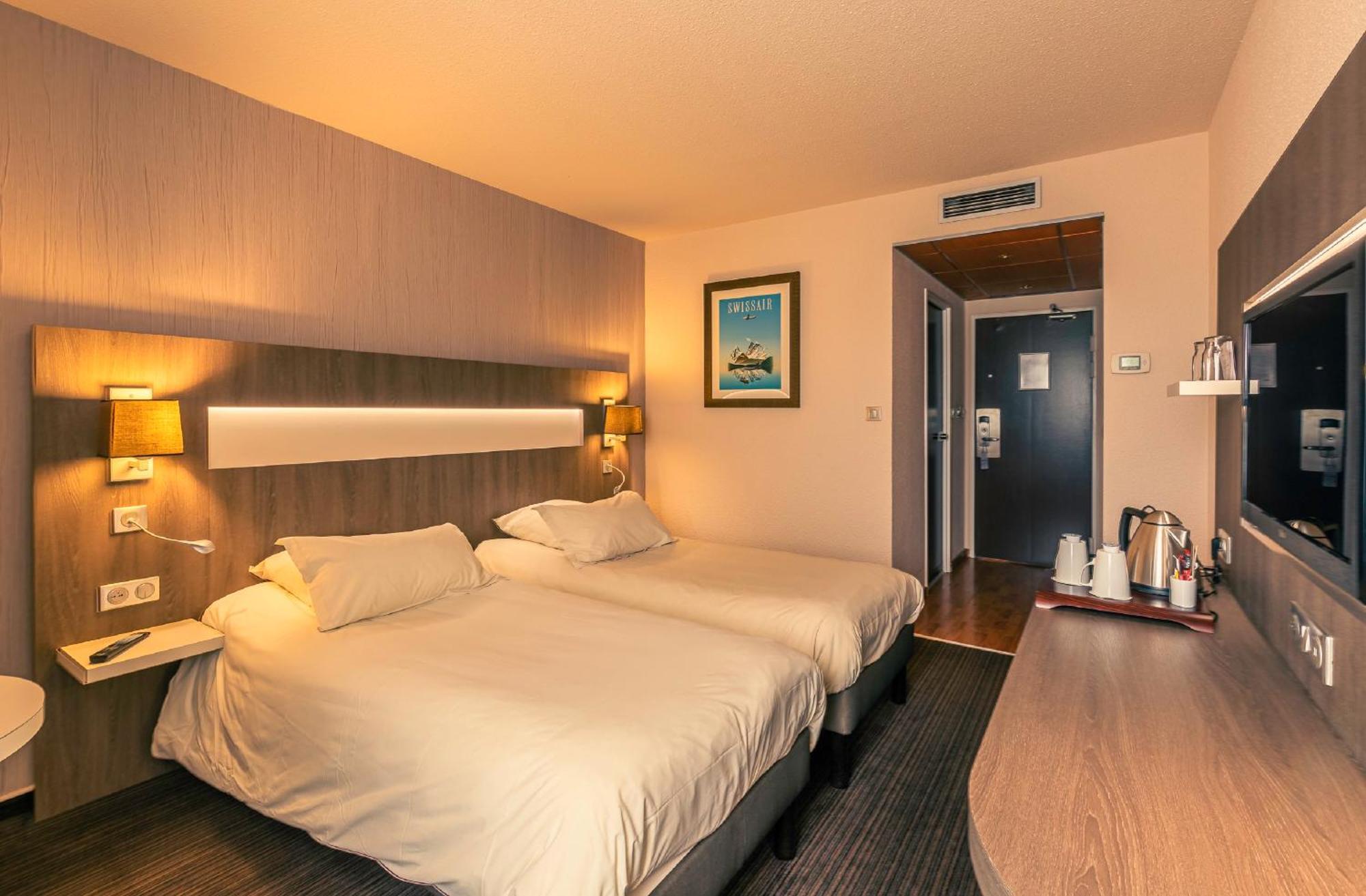 Comfort Twin Room Pool View Non-Smoking