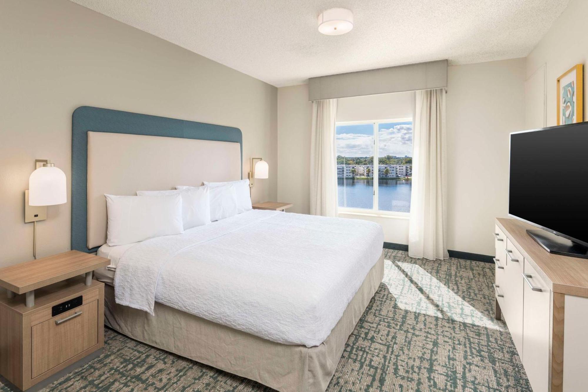One-Bedroom King Suite Non-Smoking