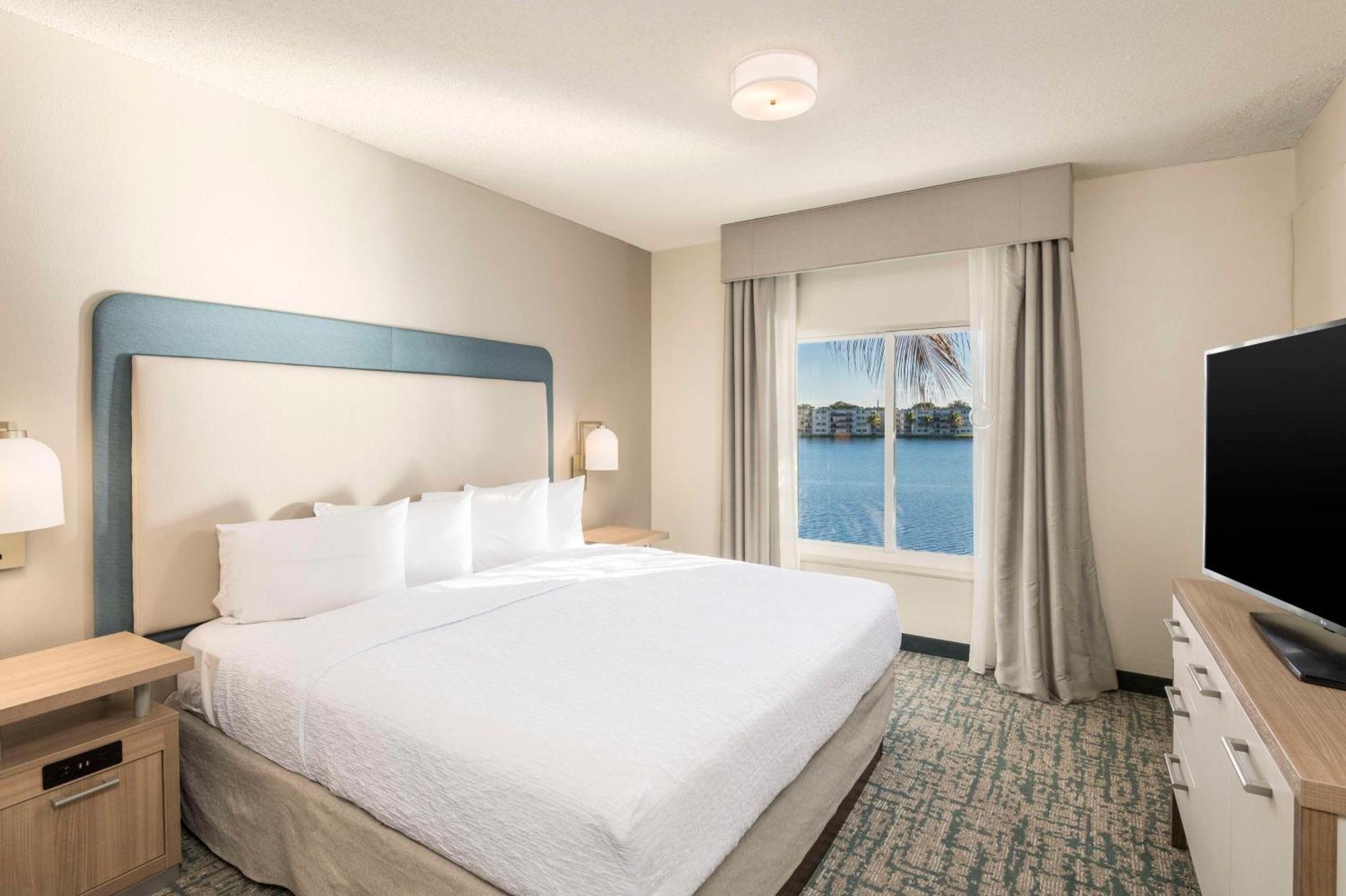 One-Bedroom King Suite Non-Smoking