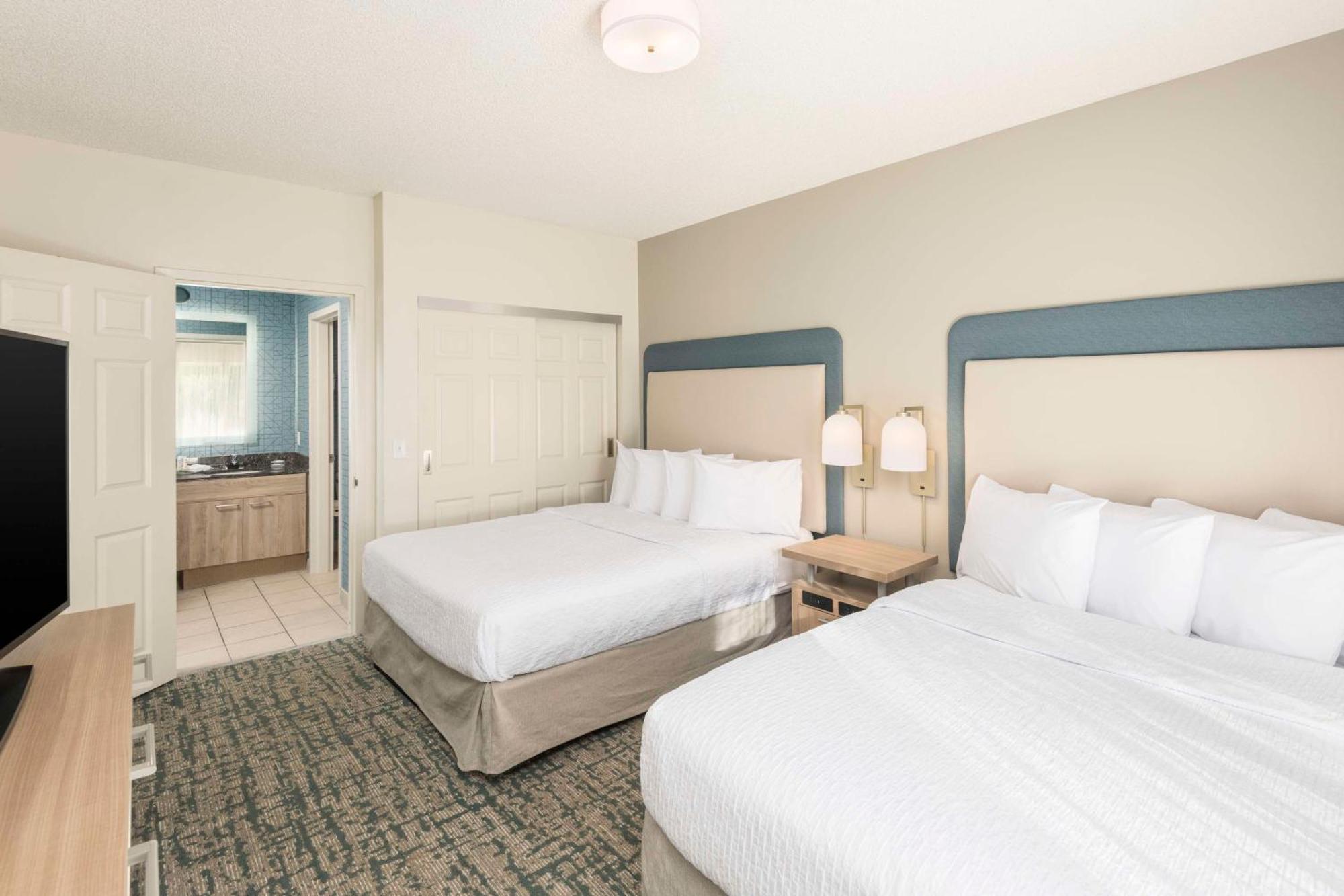 One-Bedroom Queen Suite Two Queen Beds Non-Smoking