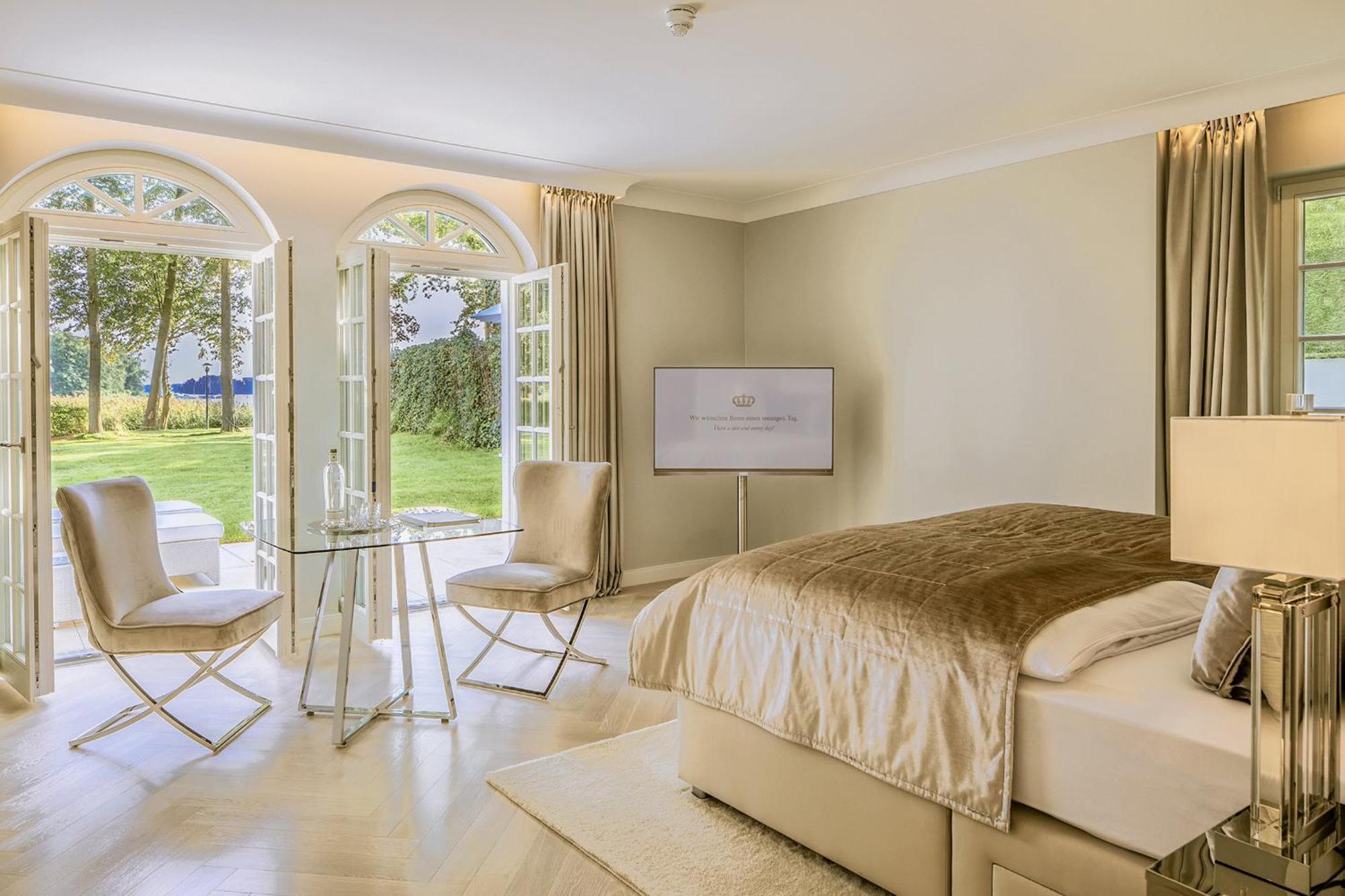 Deluxe Suite Spa Bath