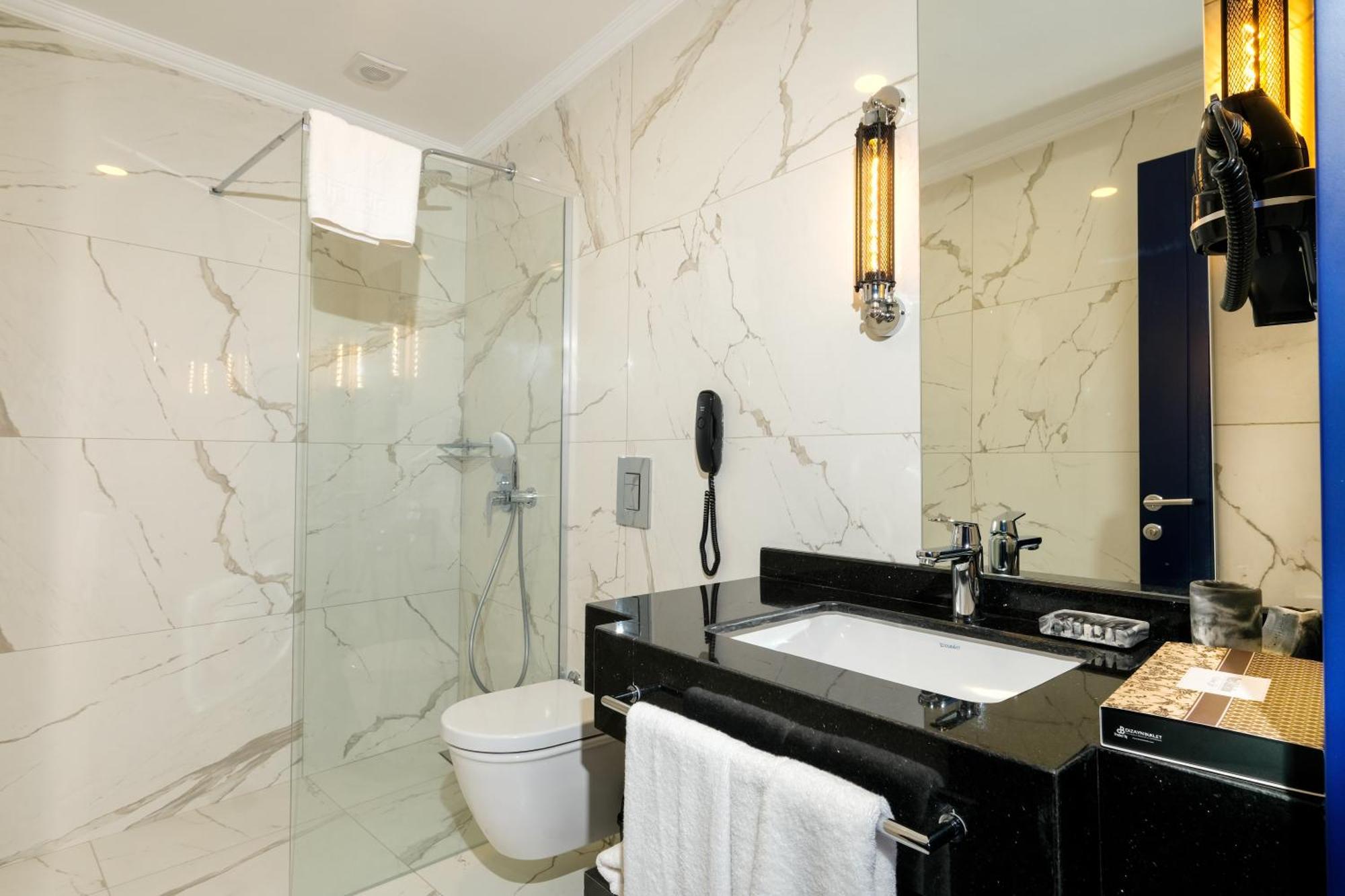Deluxe Suite Spa Bath