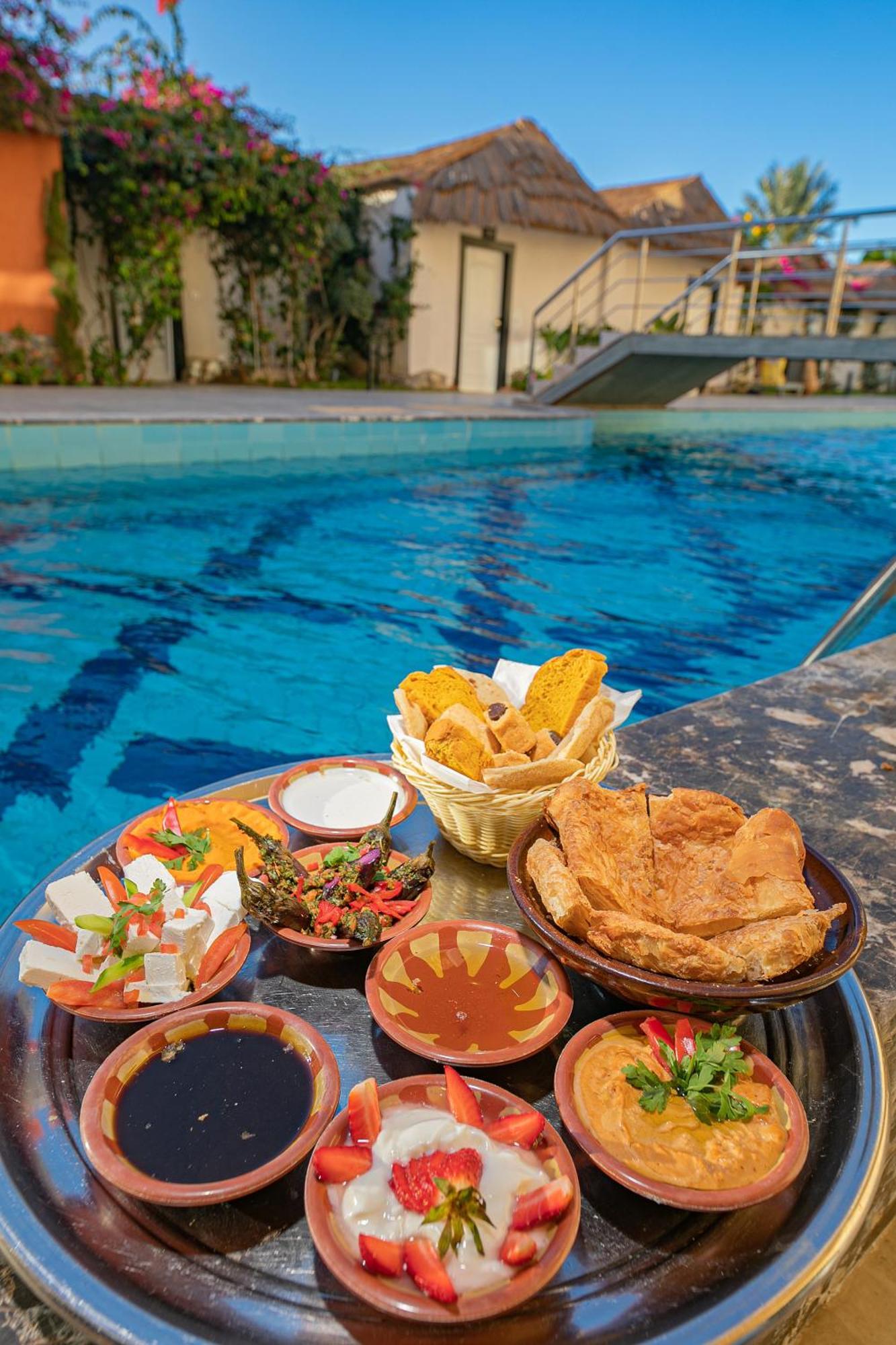 Pool Bungalow