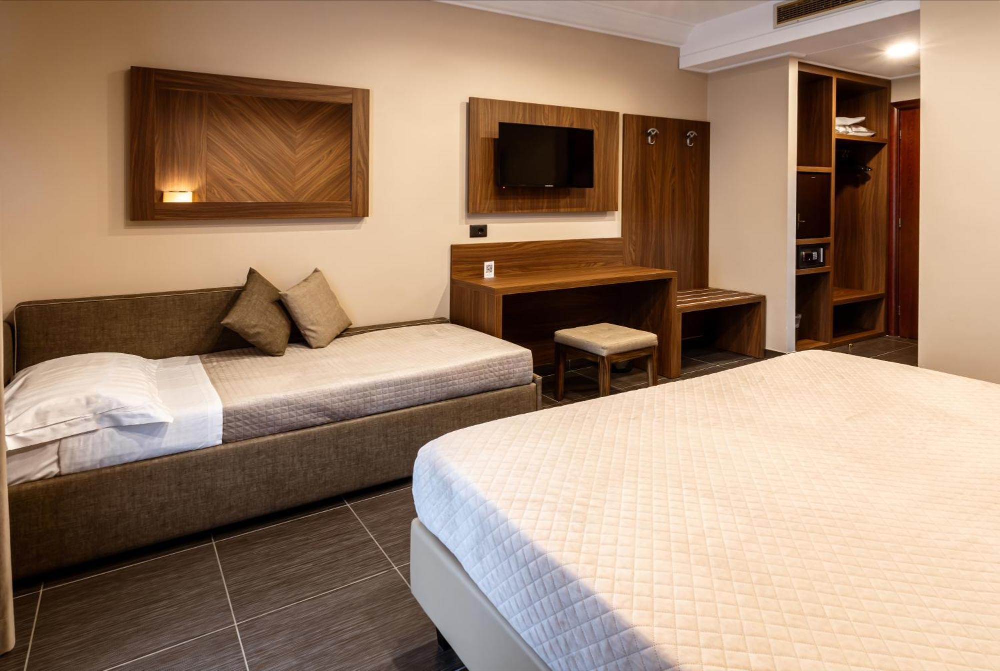 Deluxe Triple Room