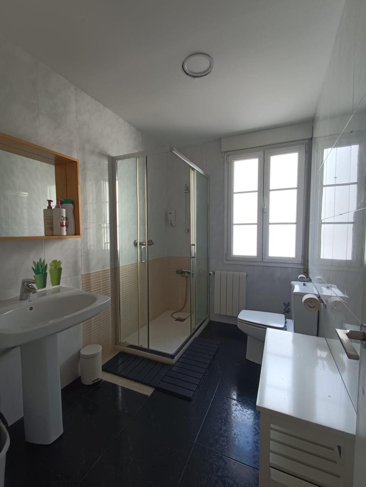 Family Room with Shared Bathroom,39375262:JPEG
