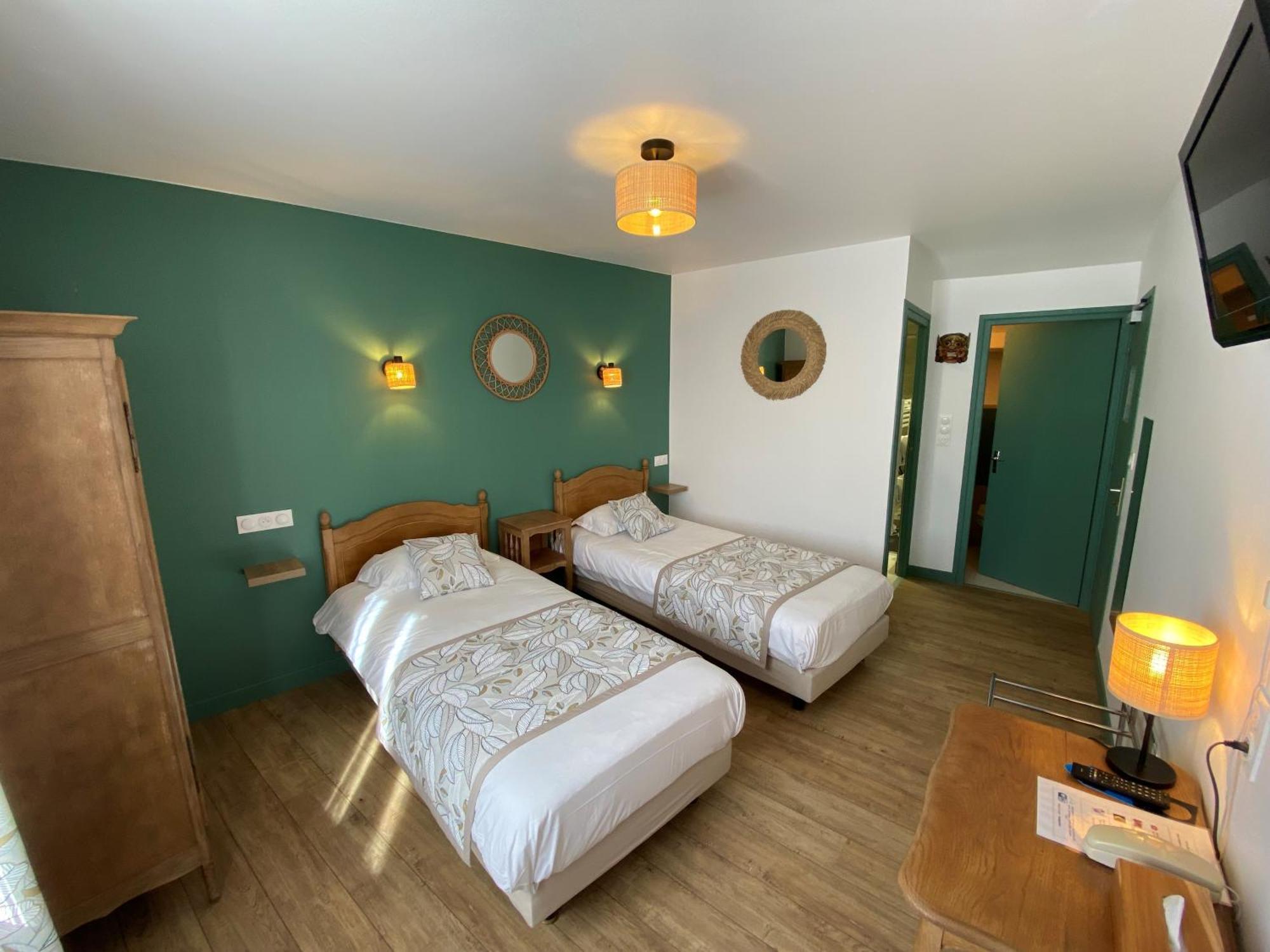 Twin Room,1518199444:JPEG