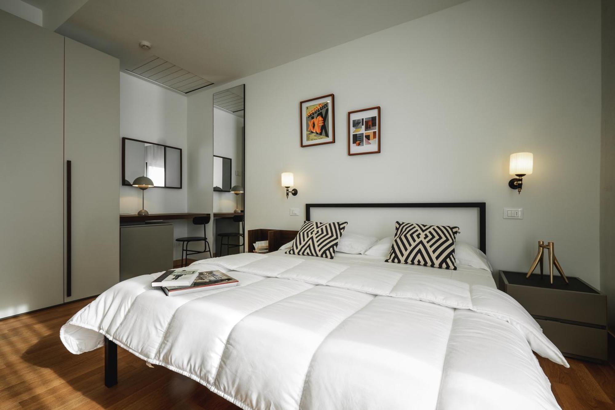 Deluxe Double Room Balcony Lake View