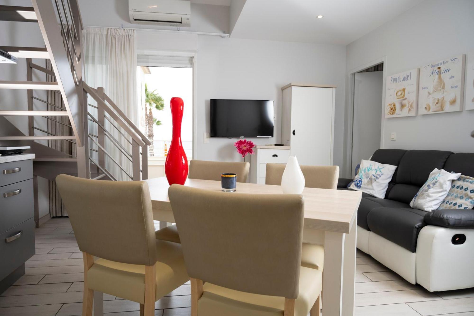 Two-Bedroom Apartment Terrace Sea View Split Level,1519197715:JPEG