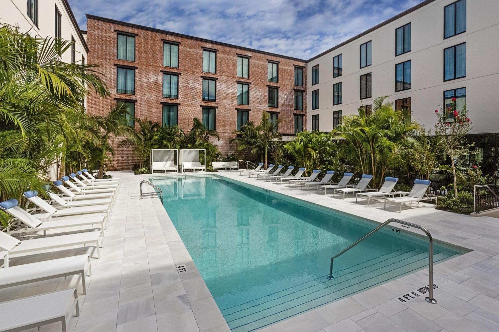Courtyard King Guestroom
