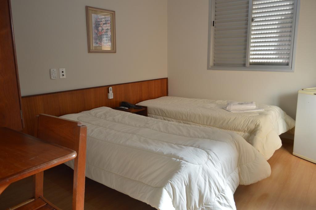 Quarto Duplo com Cama de Casal ou 2 de Solteiro,136250463:JPEG