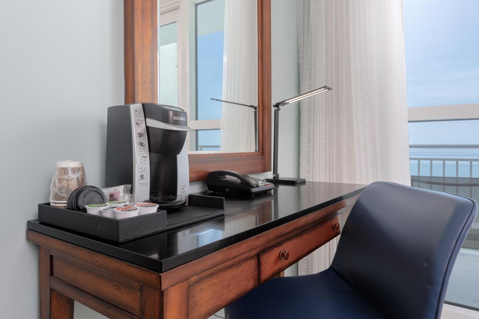 Accessible King Bed Gulf Front with Balcony,1534590670:JPEG
