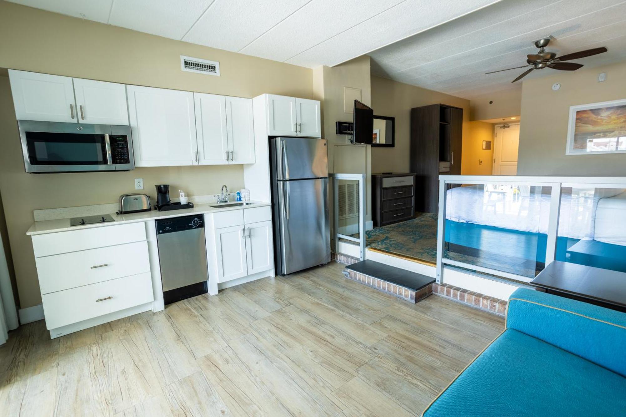 Suite with Pool View and Balcony,1623675951:JPEG