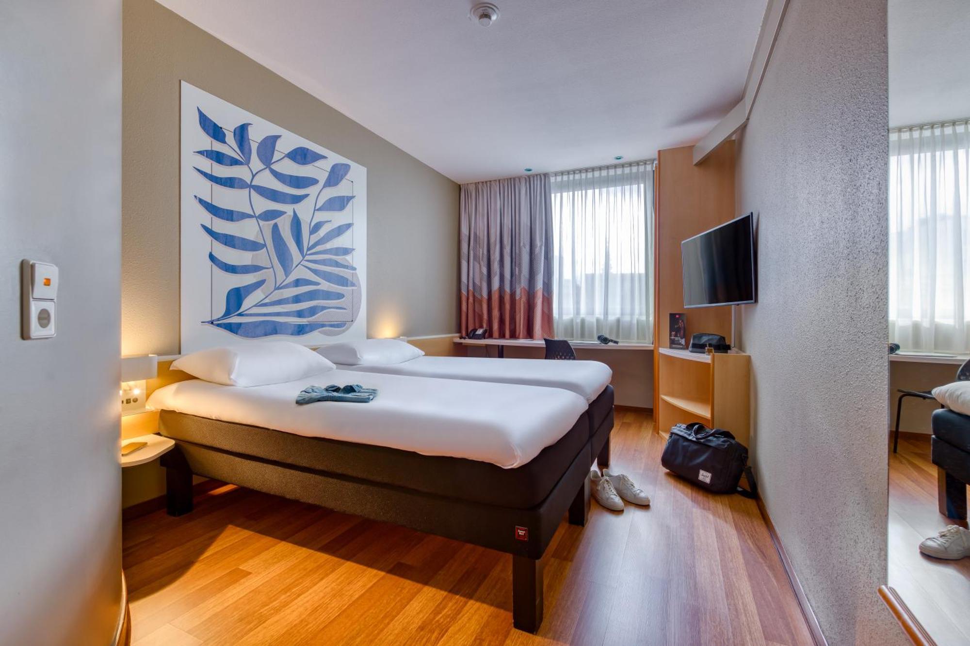 Twin Room,1765188721:JPEG