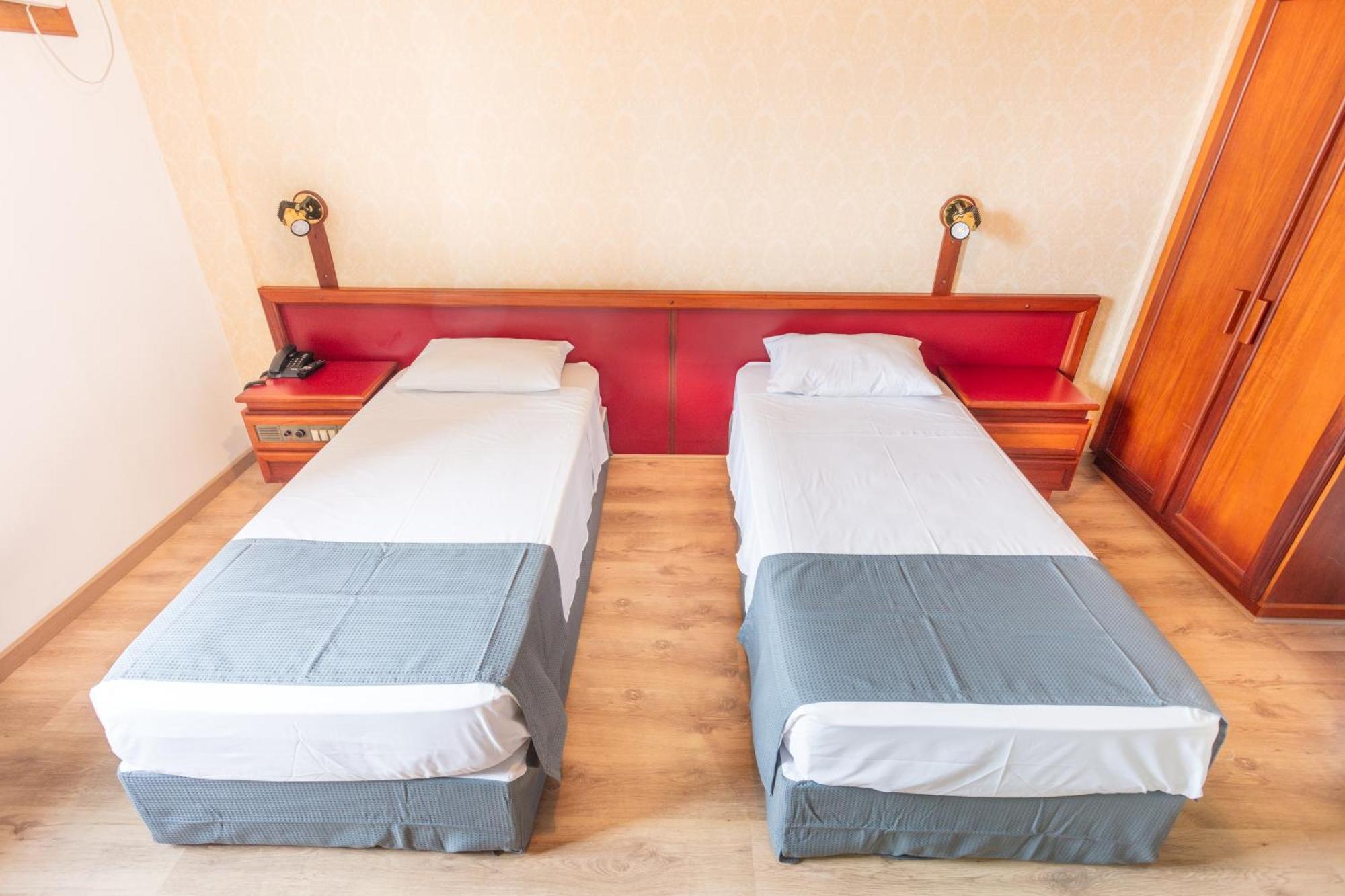 Twin Room,1549755487:JPEG