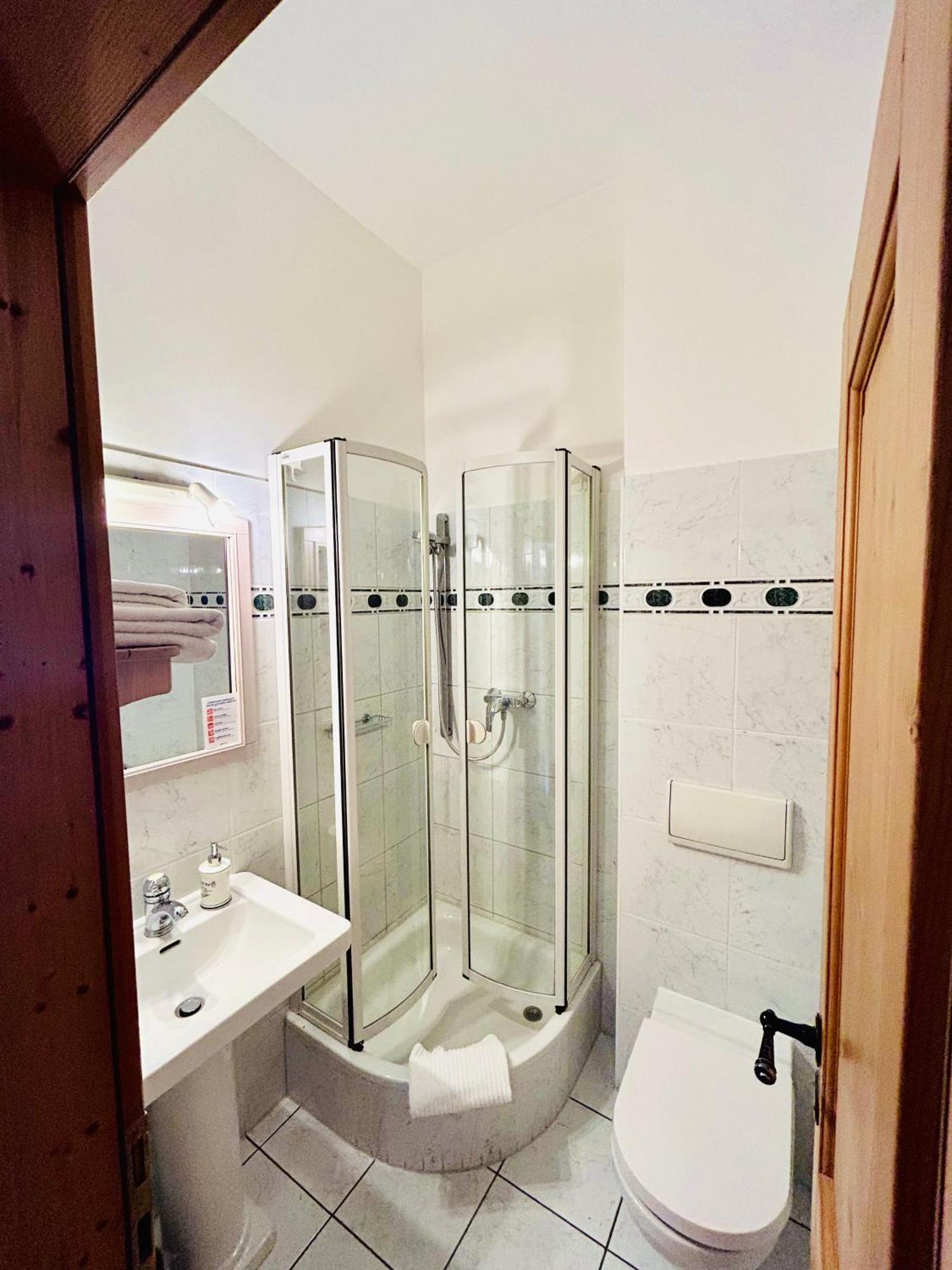 Small Double Room,1520937454:JPEG
