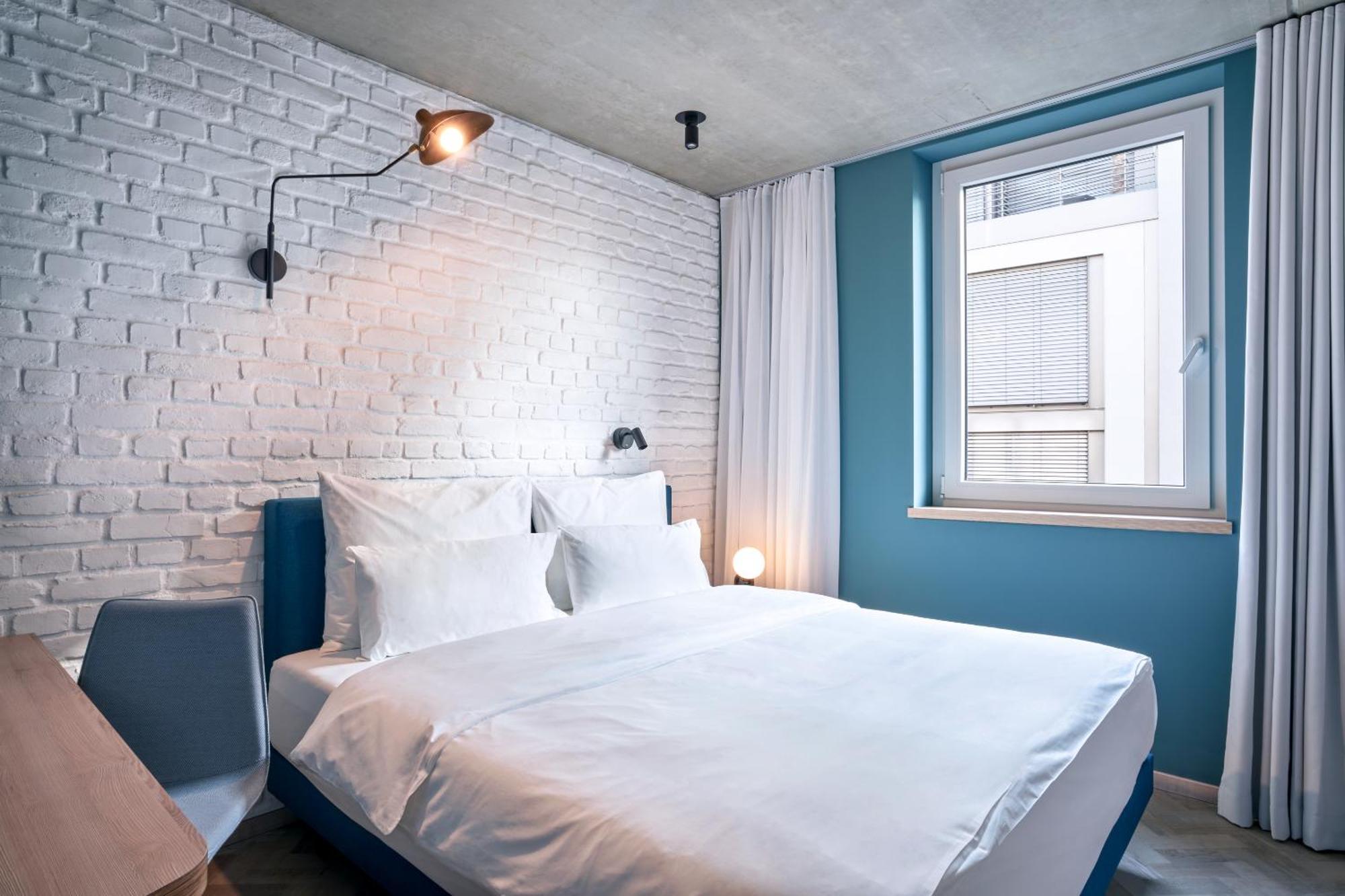 Standard Double Room "Urban Basic"