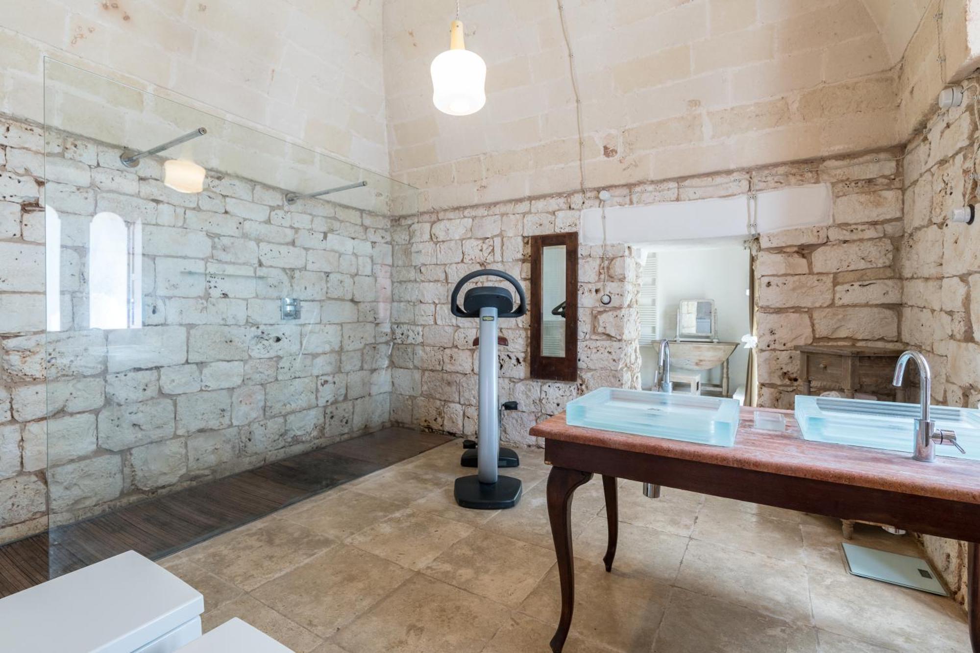 Deluxe Suite Spa Bath