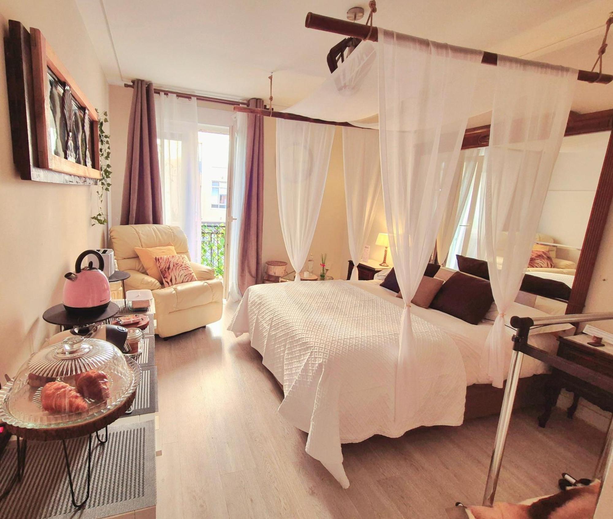 Double Room Private Bathroom