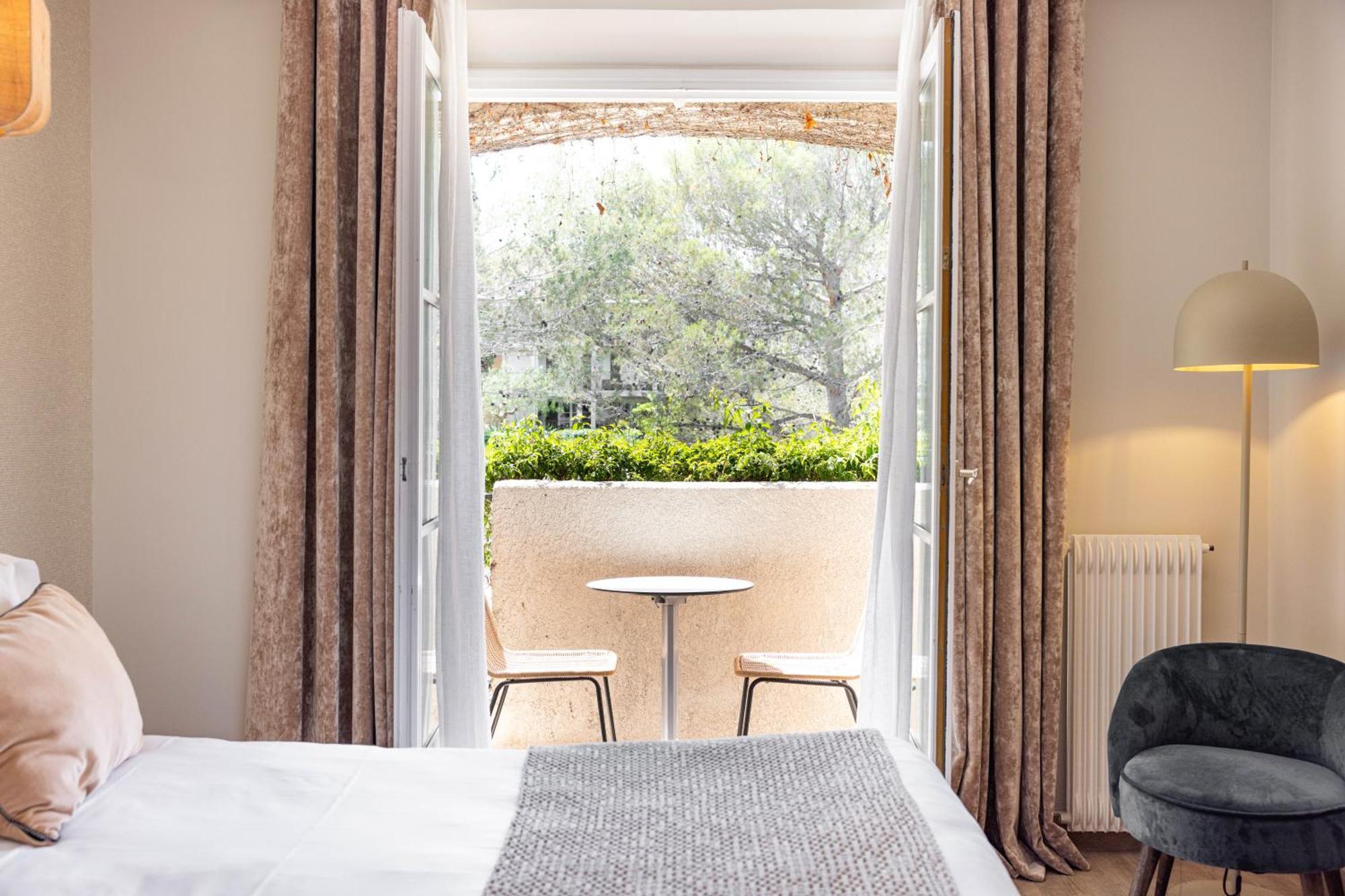 Classic Double or Twin Room Pool View