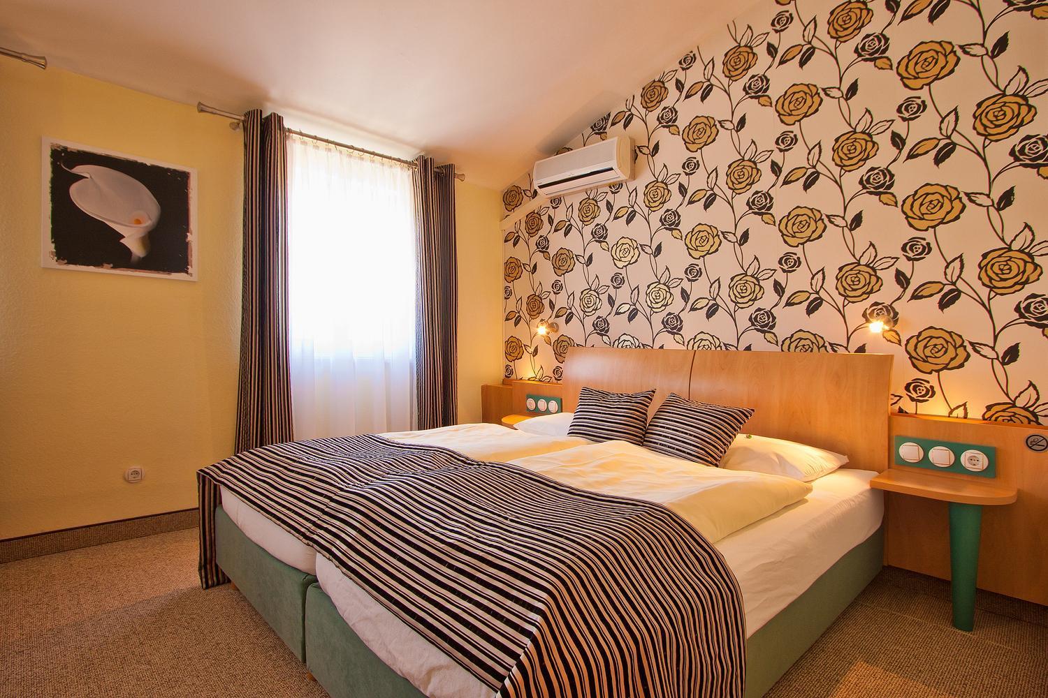 Double or Twin Room,663502308:JPEG