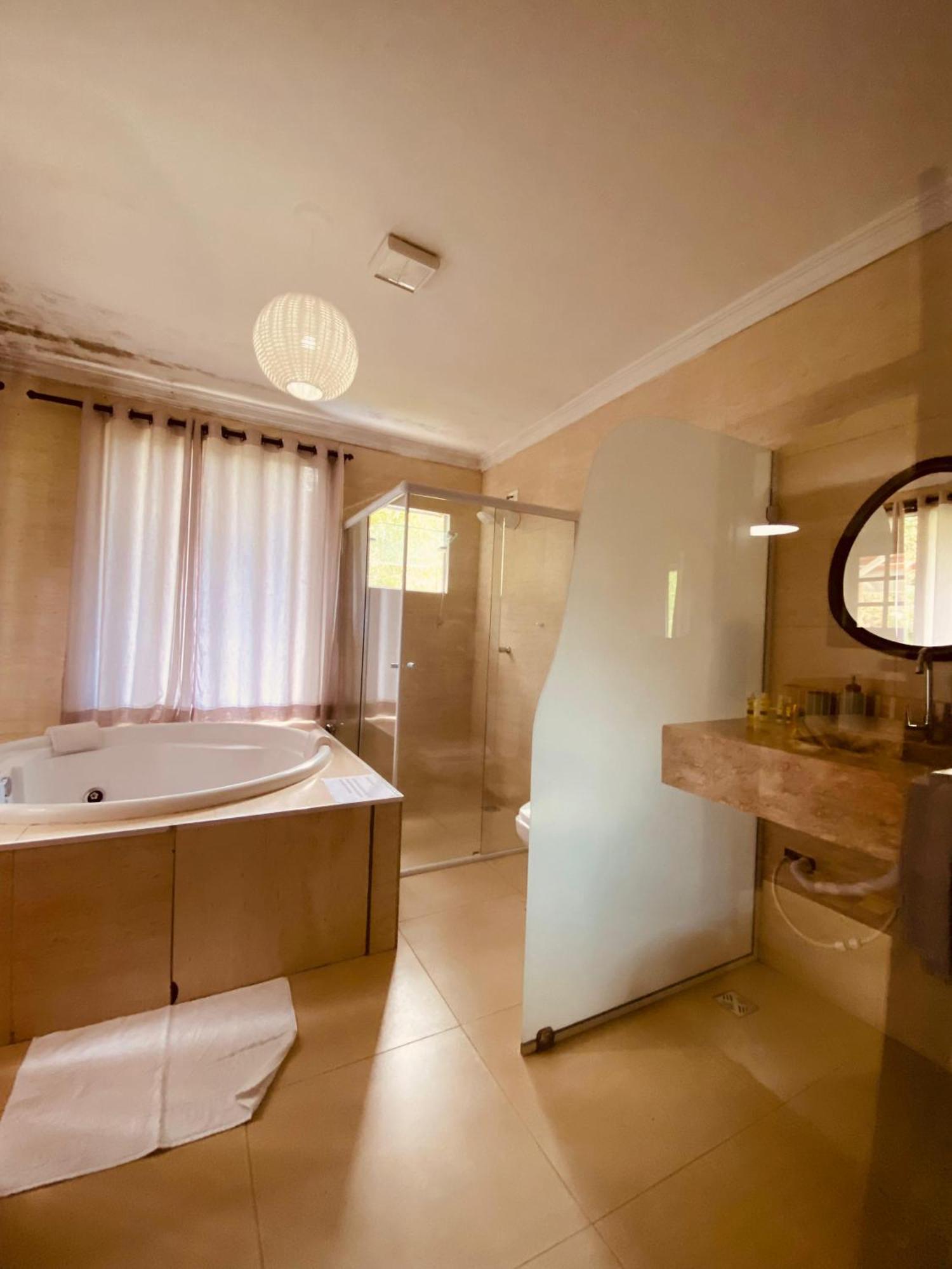 Chalet Panoramic Spa Bath Fireplace Gourmet Balcony Chardonnay