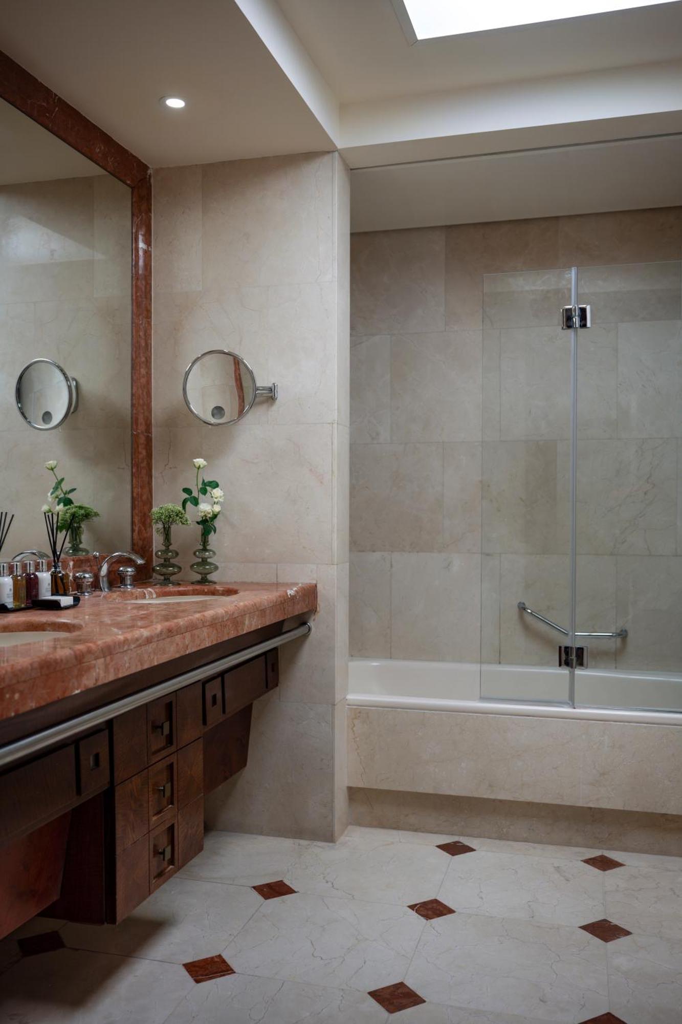Deluxe Double or Twin Room Old City View