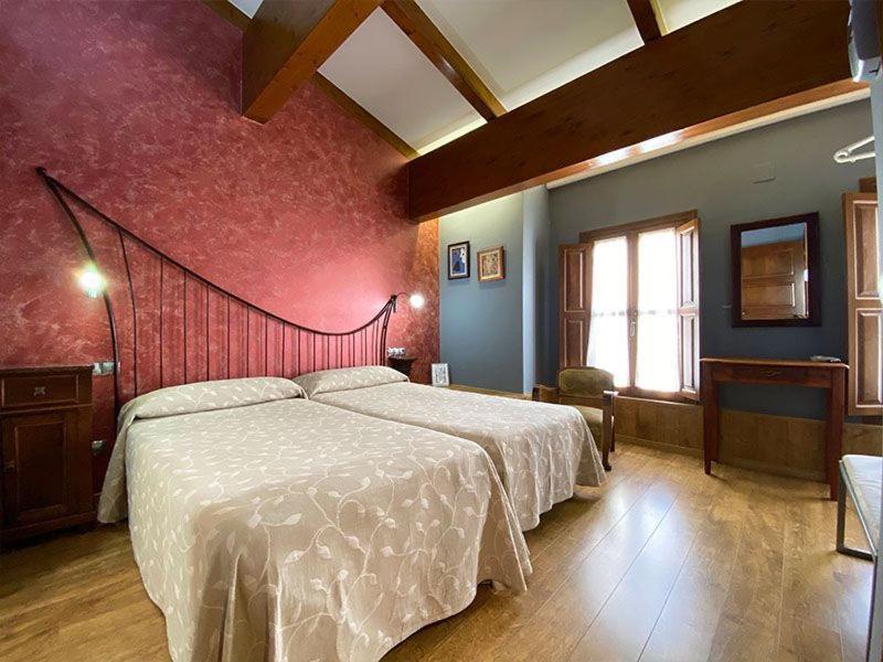 Twin Room,1765419179:JPEG