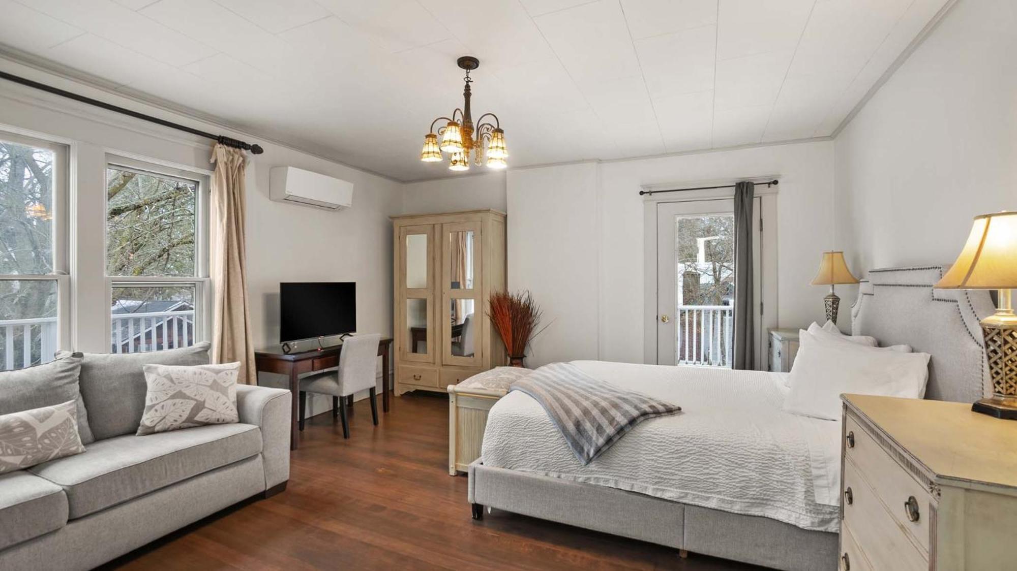 Deluxe Suite,1524789133:JPEG
