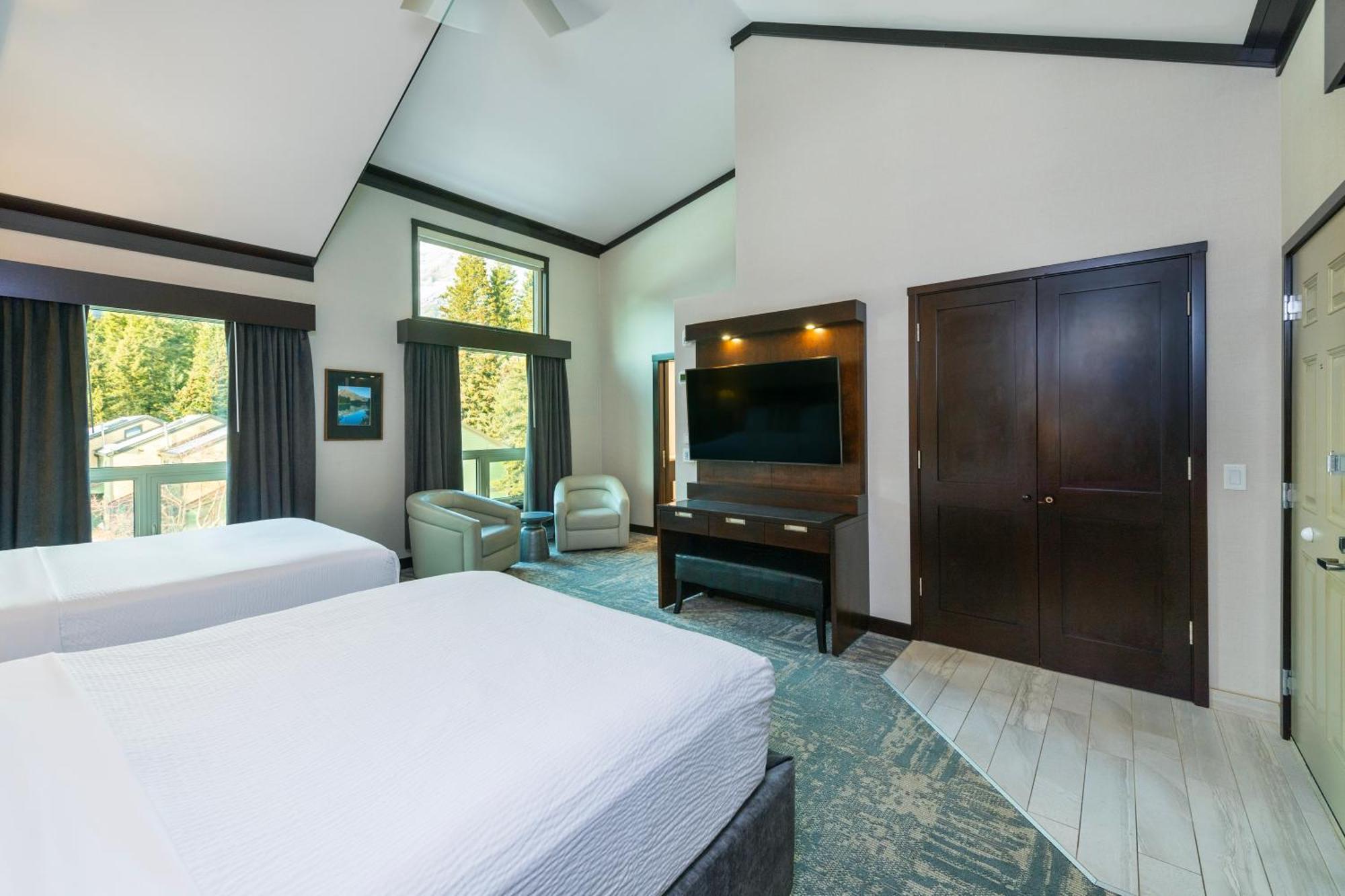 Deluxe Mountain View Two Queen Beds