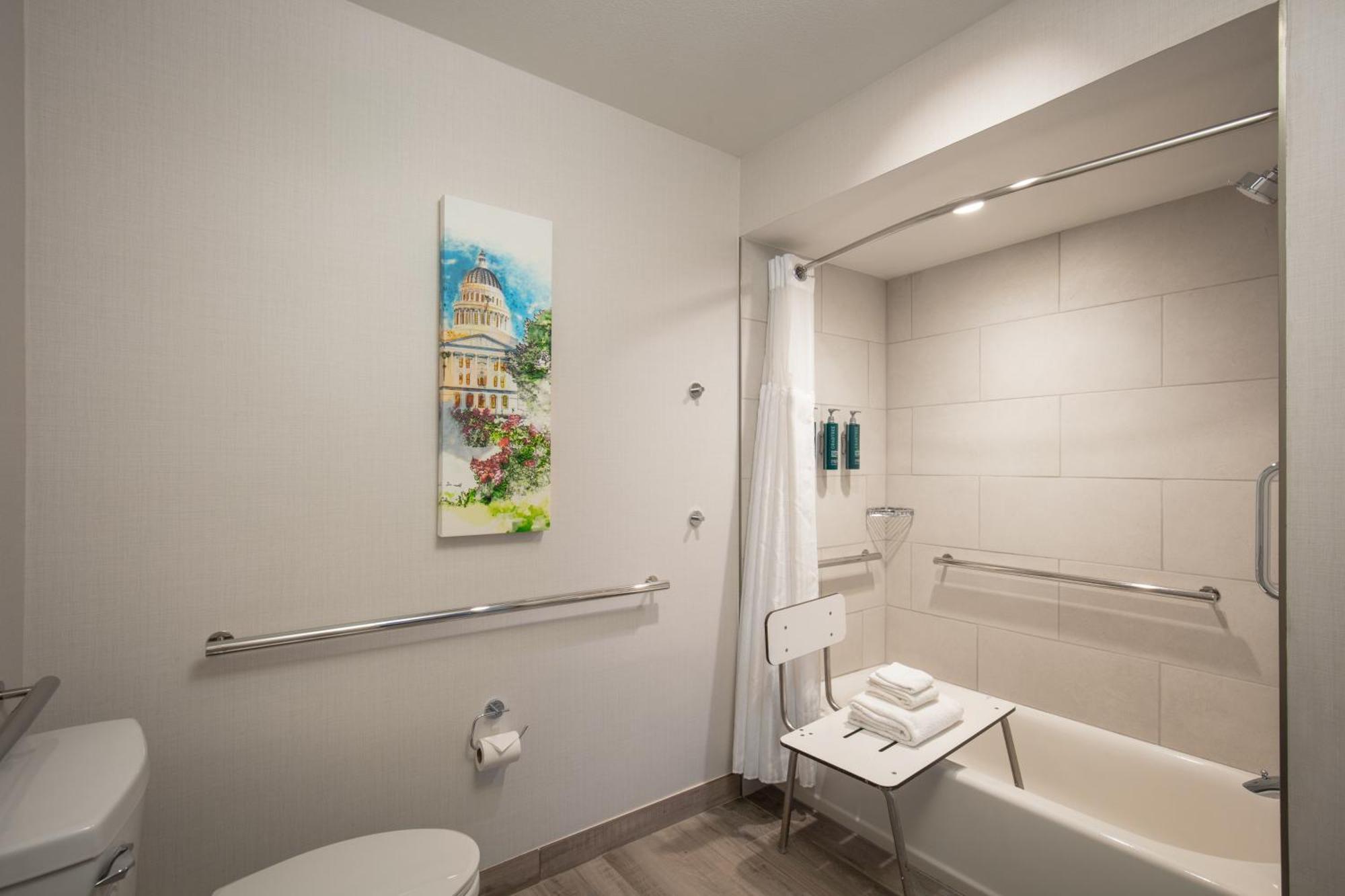 Queen Room Two Queen Beds Bath Tub Mobility Accessible or Non-Smoking,1525070344:JPEG
