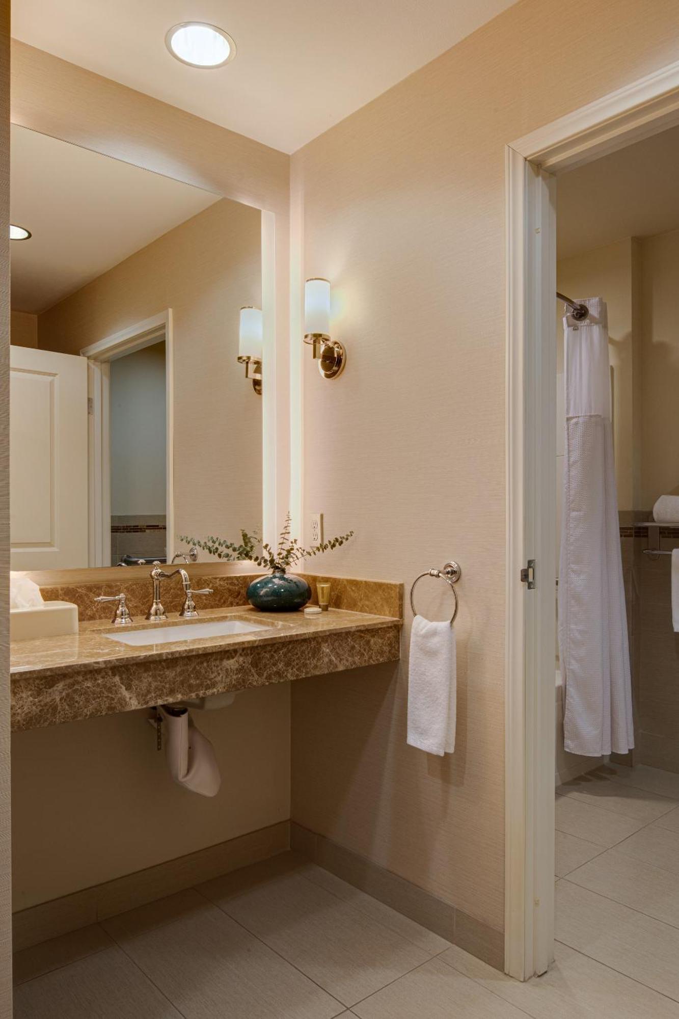 King Studio Suite - Disability Access