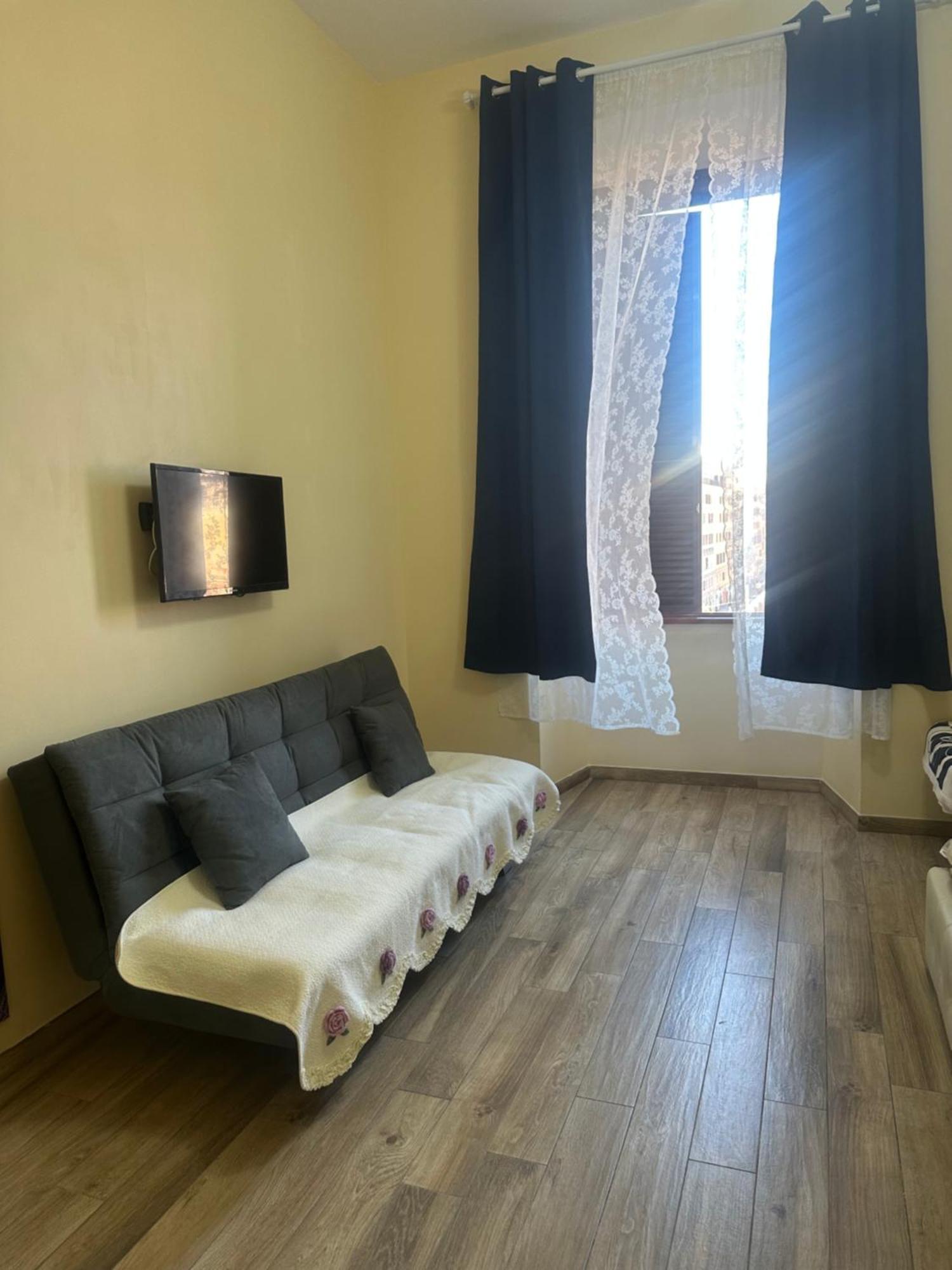 Family Room,1525756525:JPEG