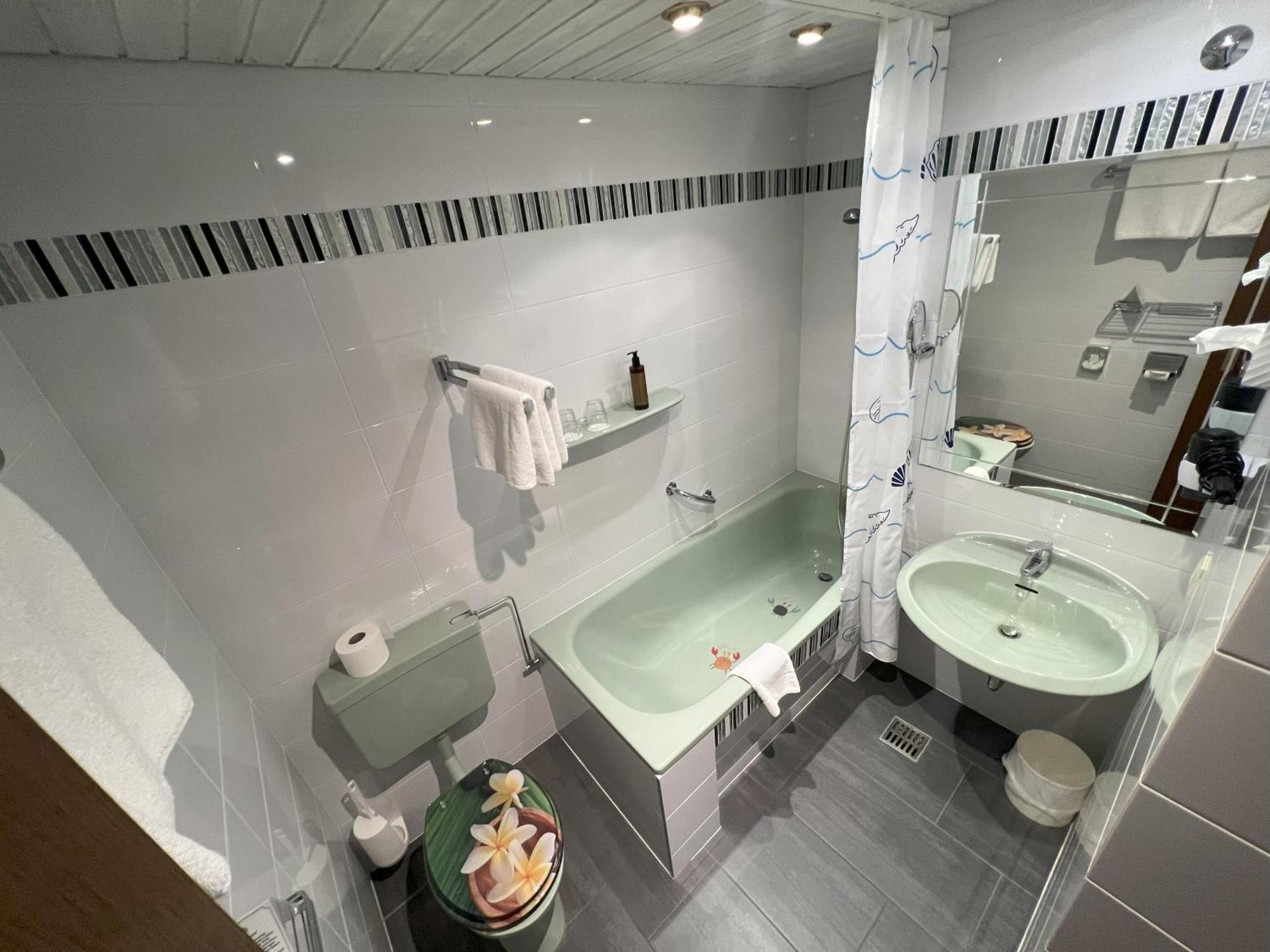 Modern Doppelzimmer,1525923580:JPEG