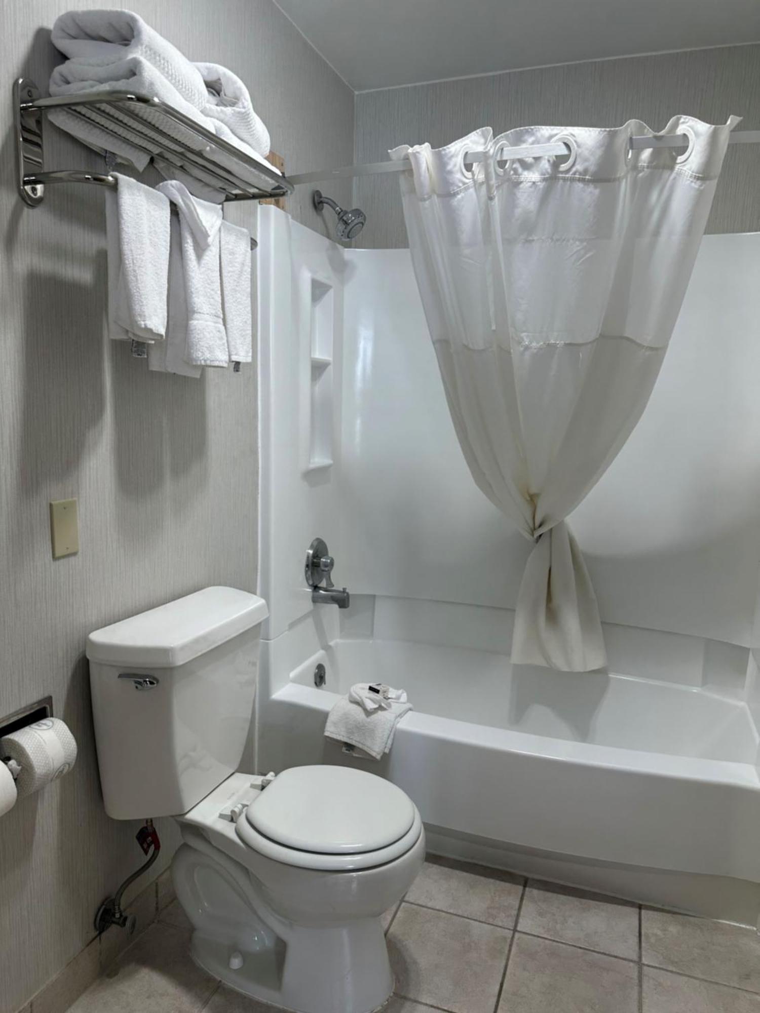 Queen Room with Two Queen Beds - Non-Smoking,1525996555:JPEG
