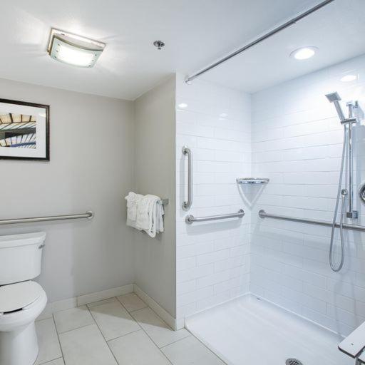 Queen Room Two Queen Beds Mobility Accessible Tub