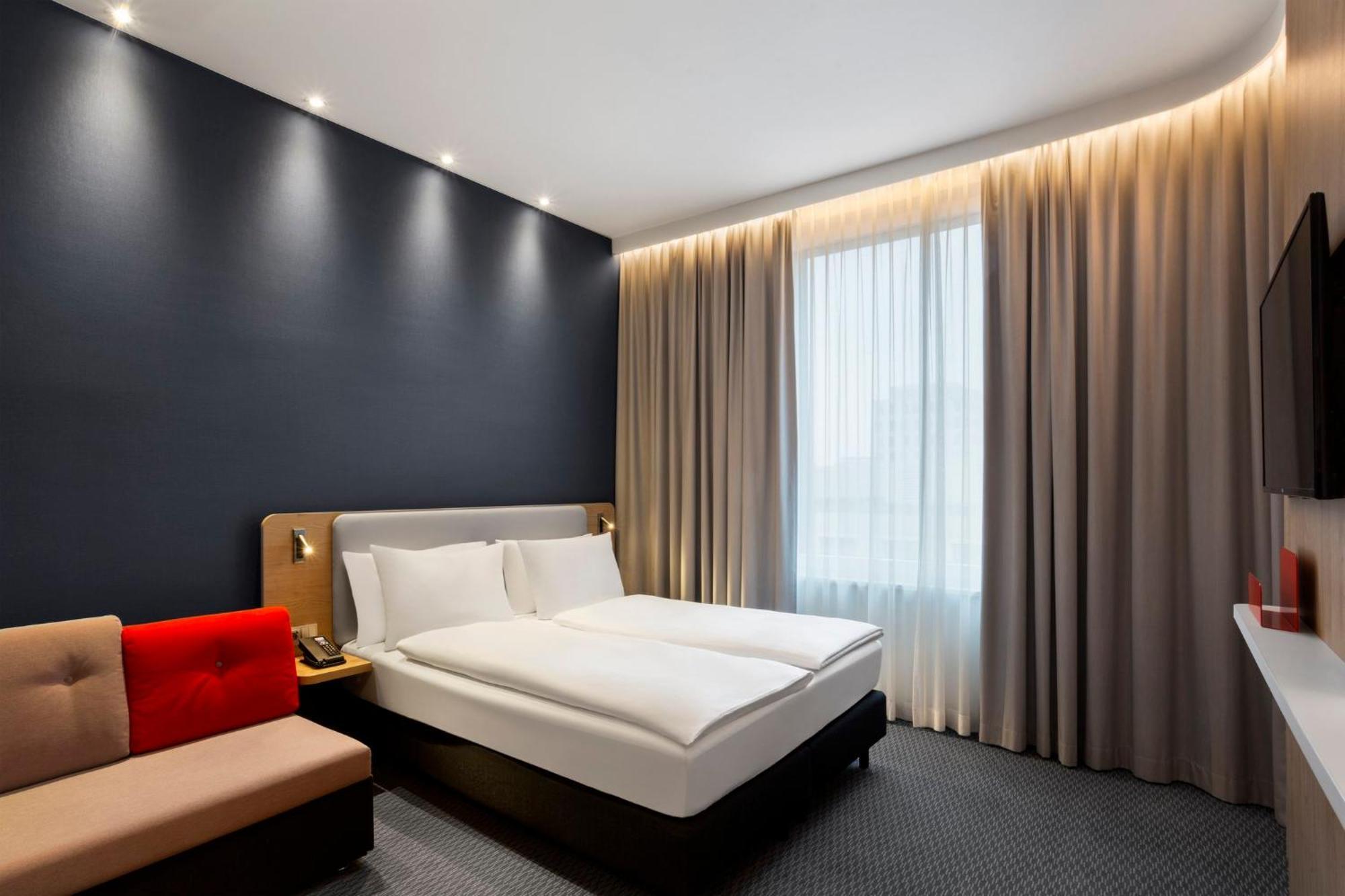 Standad Queen Room with Sofa Bed,1526245990:JPEG