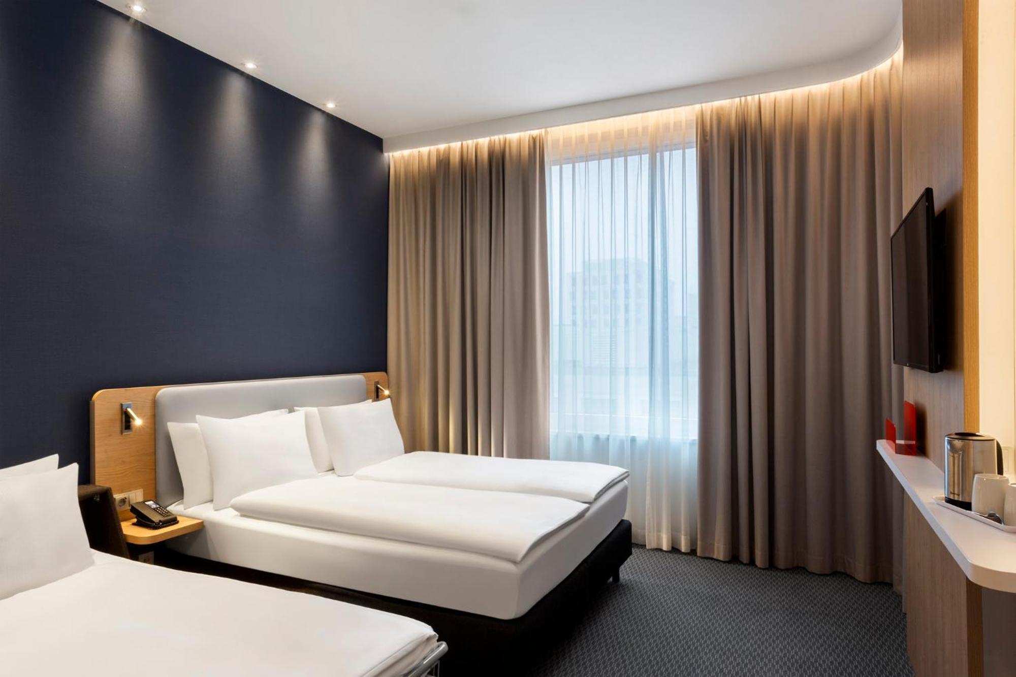 Standad Queen Room Sofa Bed