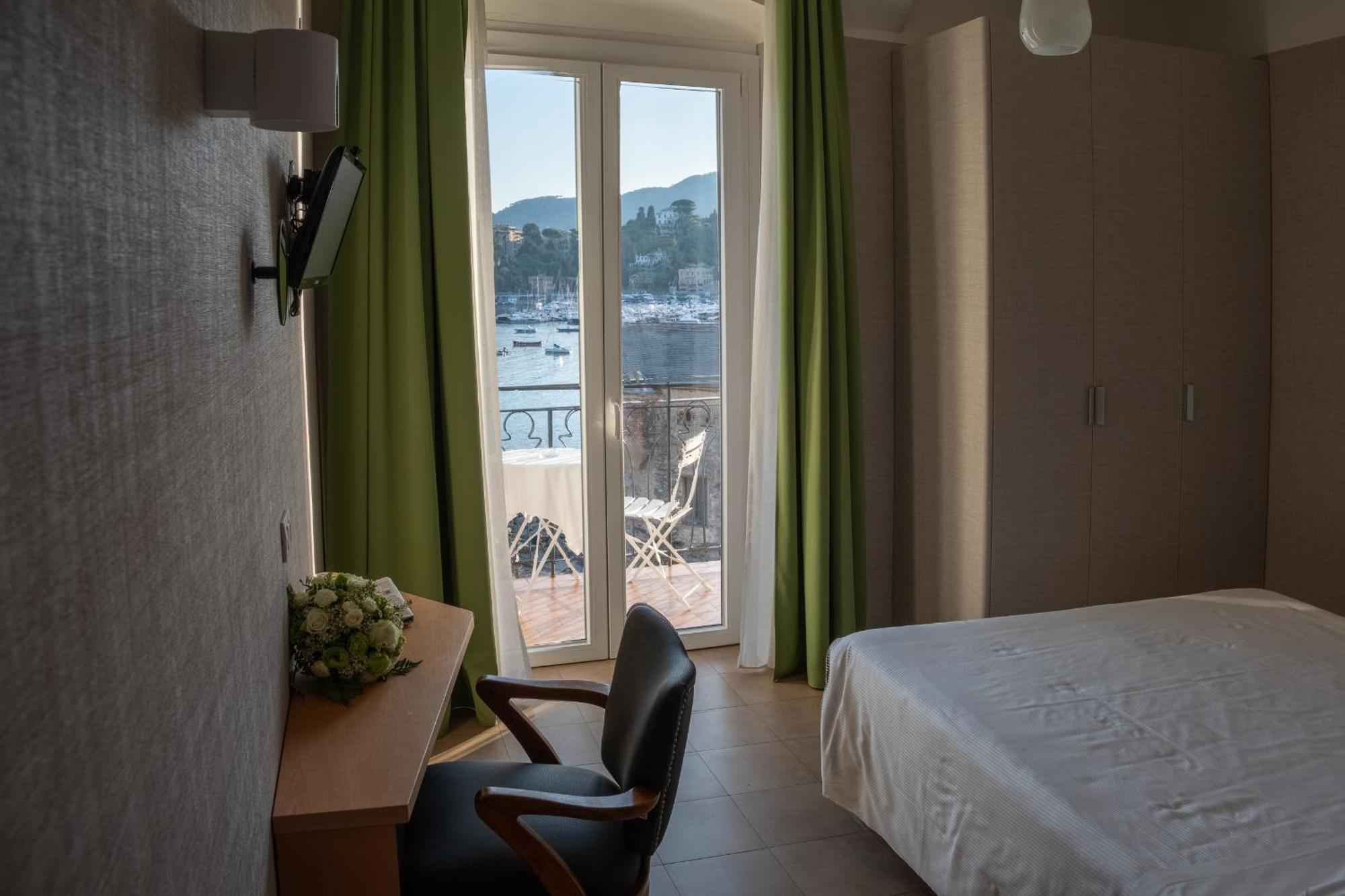 Double Room Sea View,1526470513:JPEG