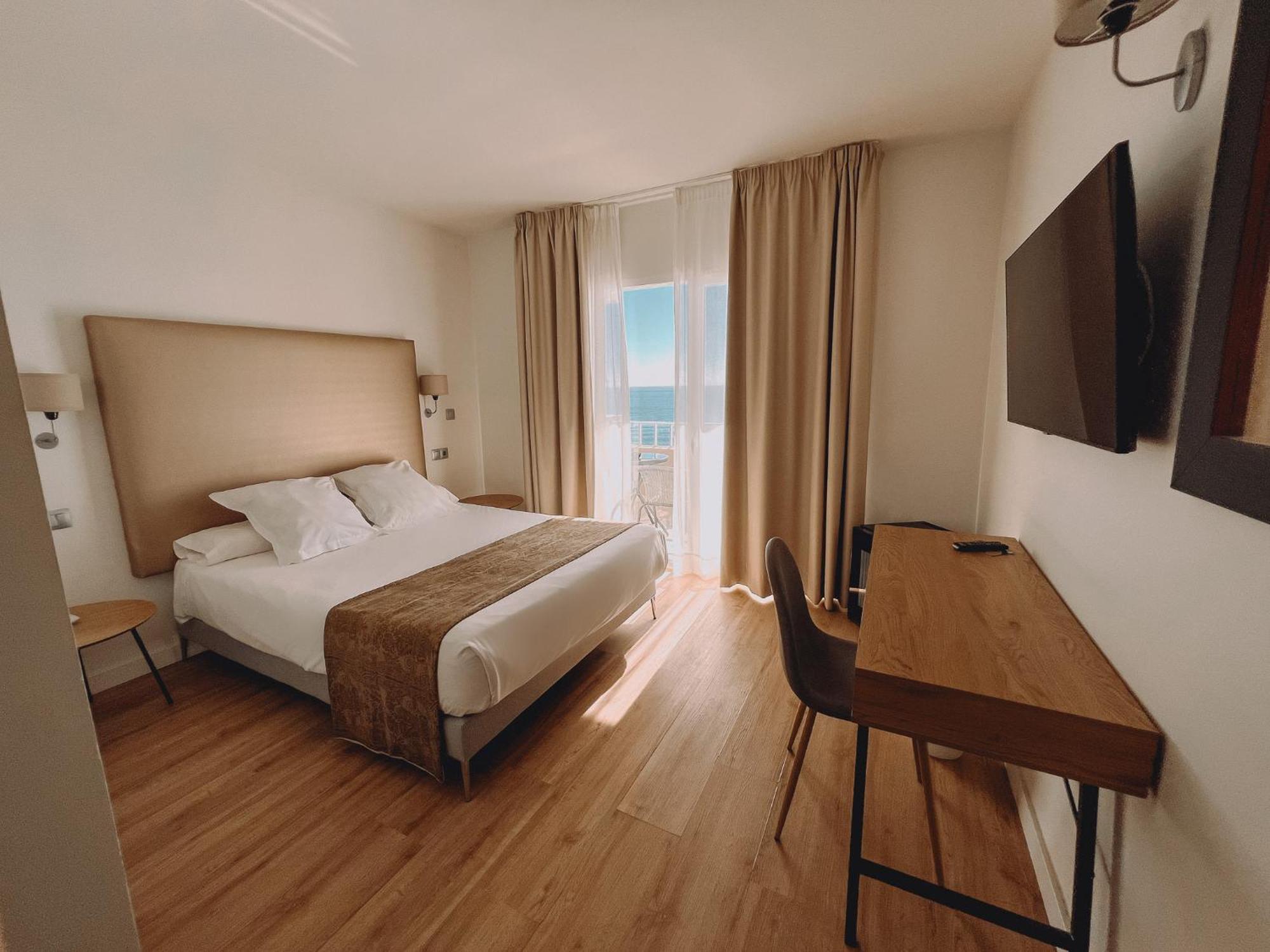 Double or Twin Room Sea View