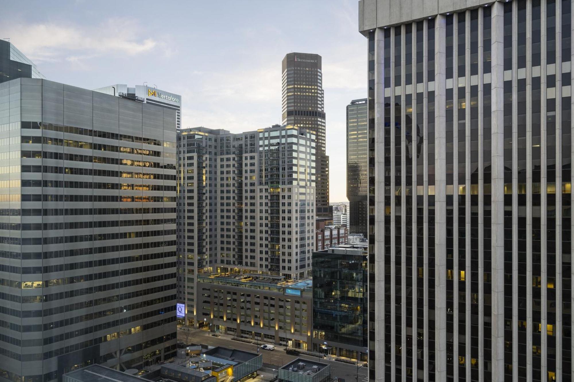 Deluxe King Room City View