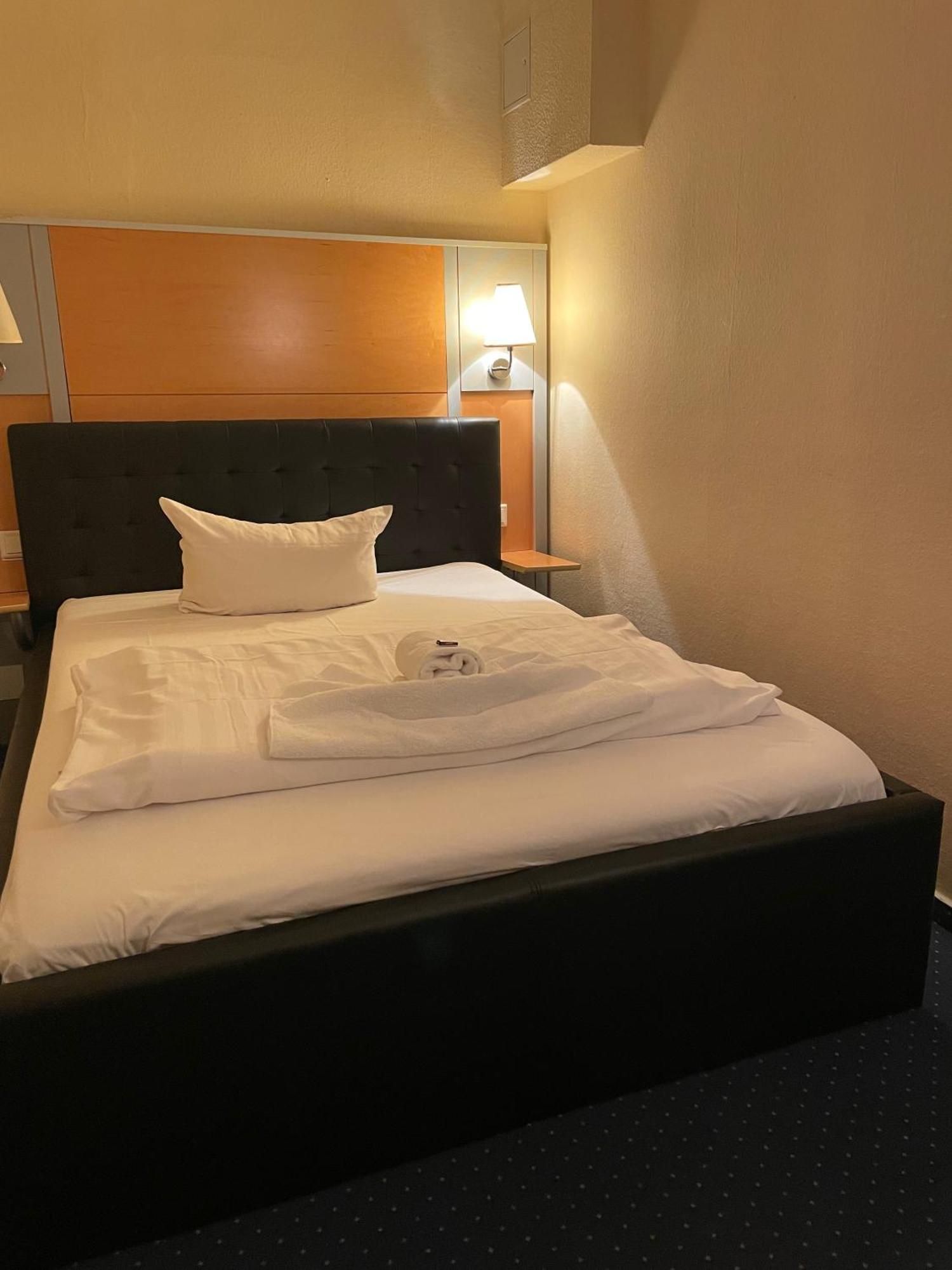 Single Room,982634599:JPEG