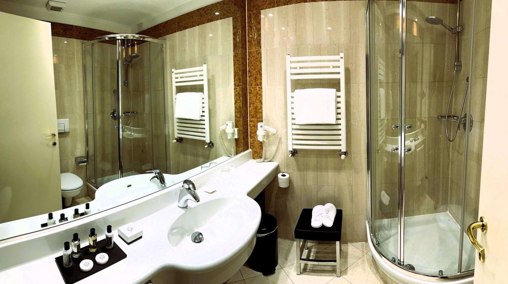 Superior Queen Room