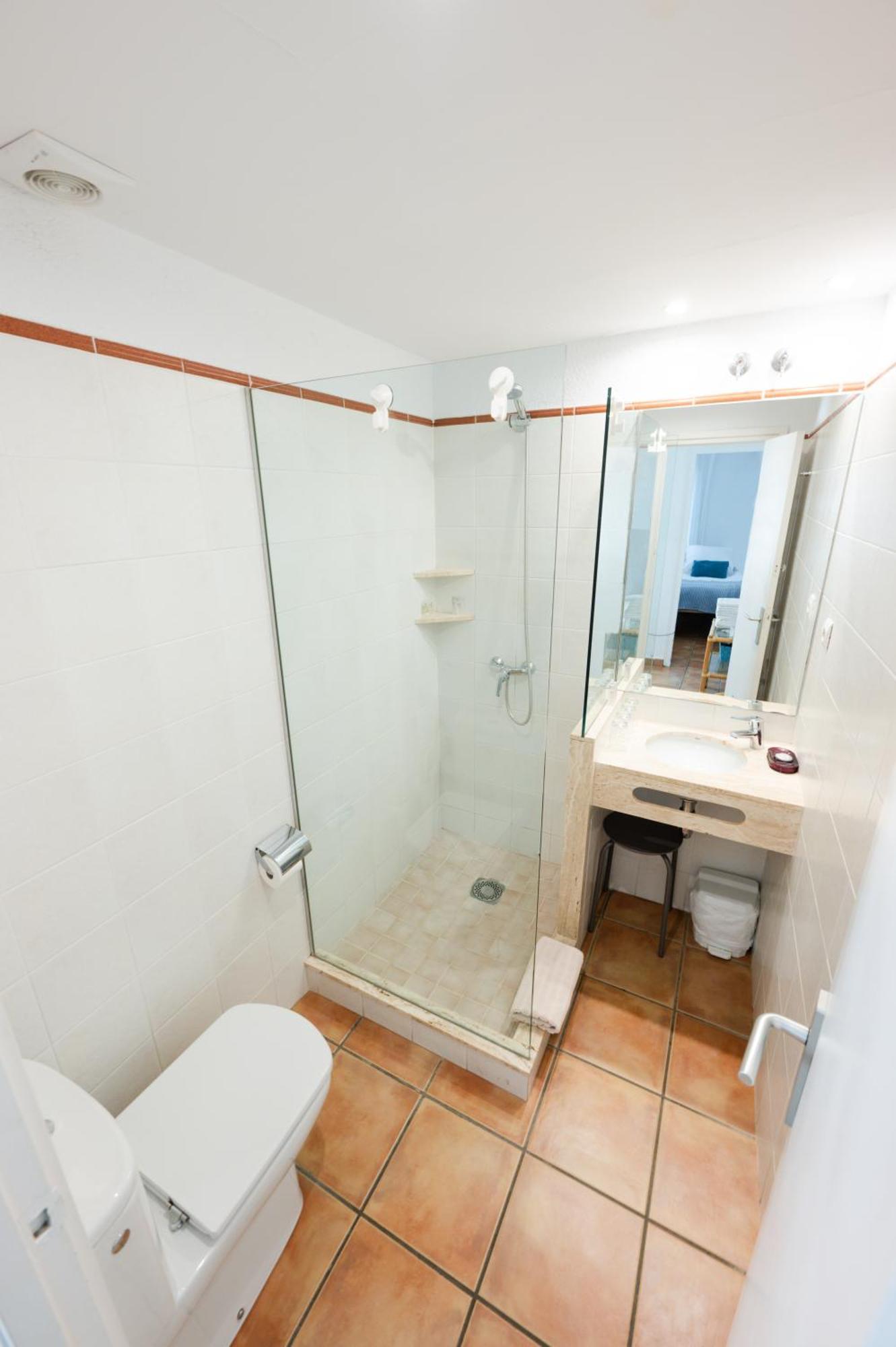 Quadruple Room Private Bathroom,1527649633:JPEG